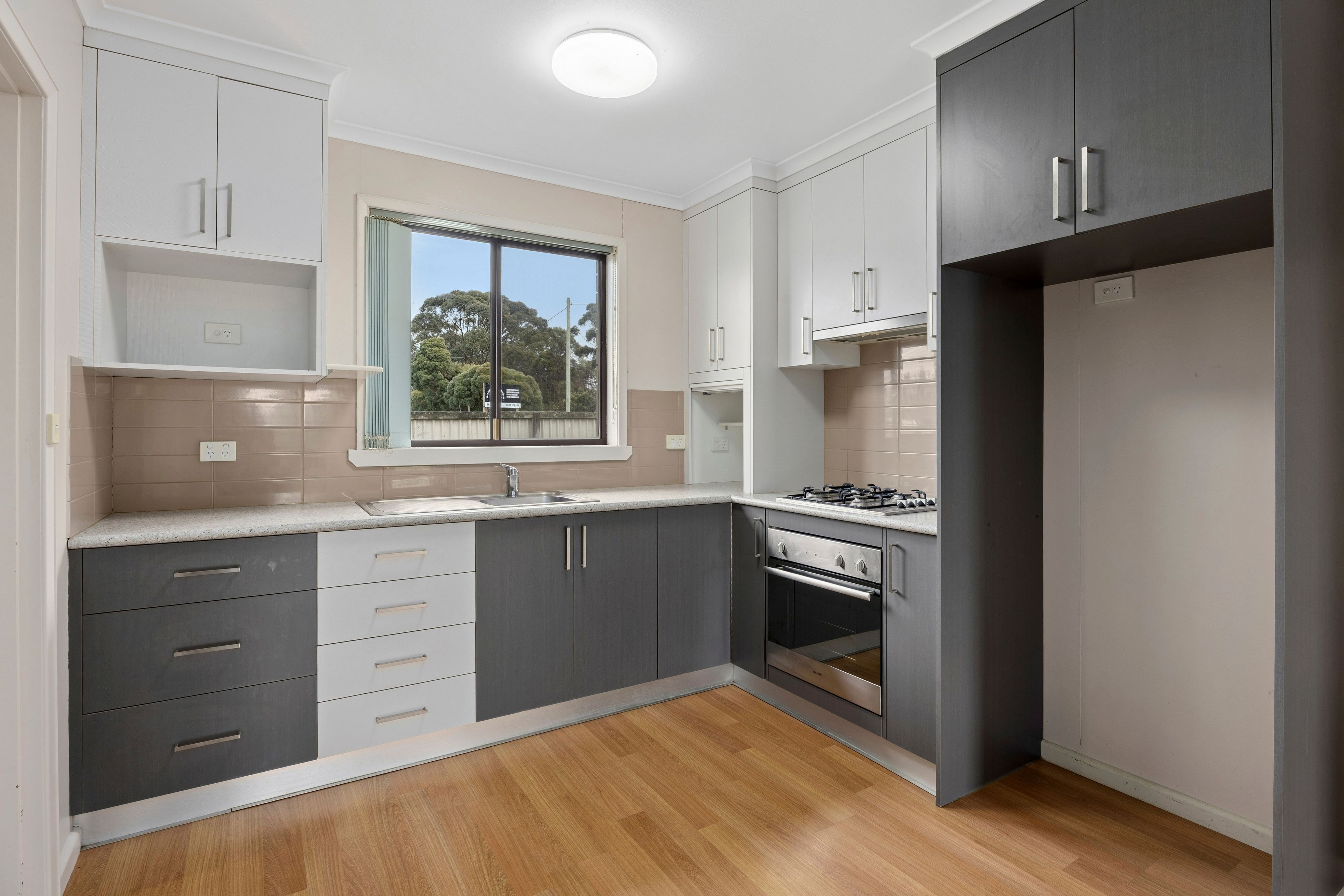 1/11 McKenzie Street — photo 3 of 13