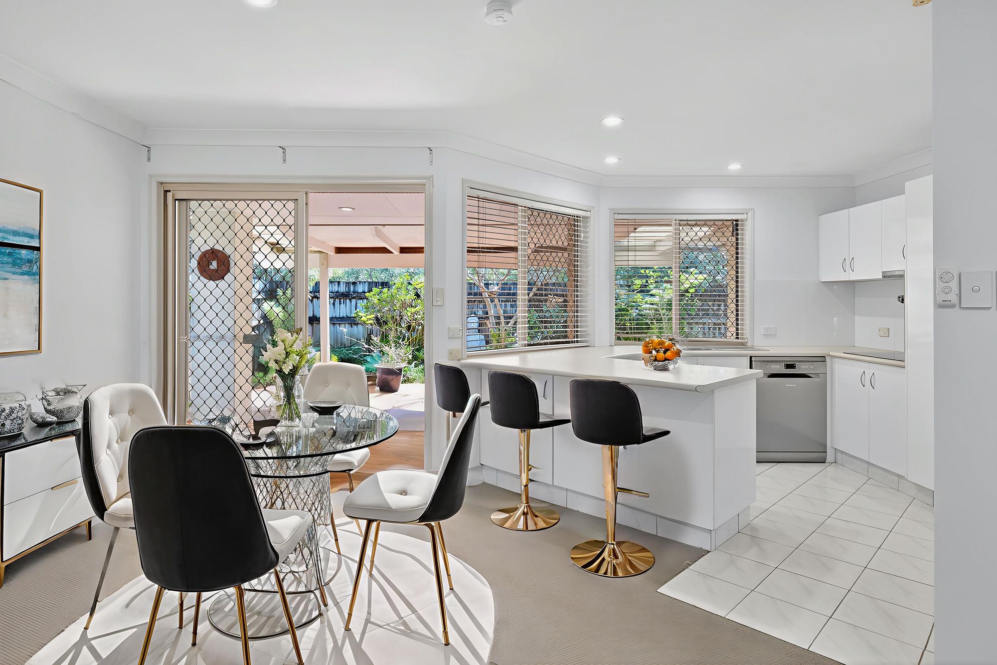 4/88 Cotlew Street East, Southport, QLD 4215