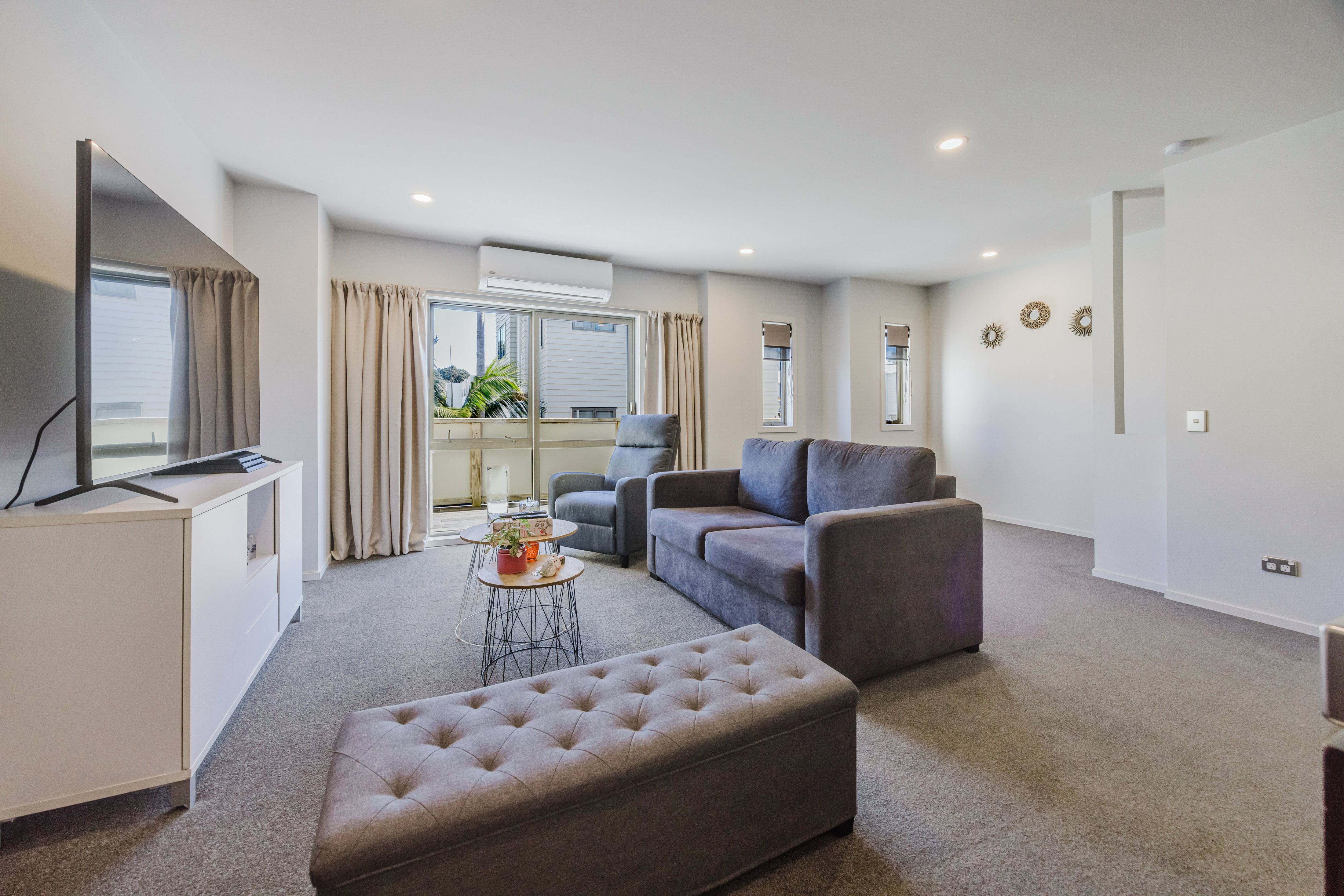 2/21 Hunters Park Drive, Three Kings, Auckland City