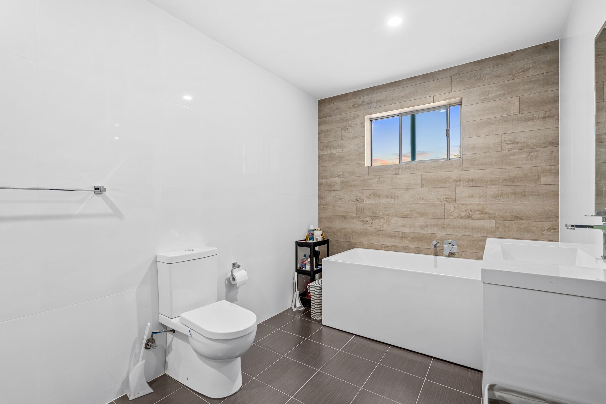 24A Gowrie Street — photo 8 of 17