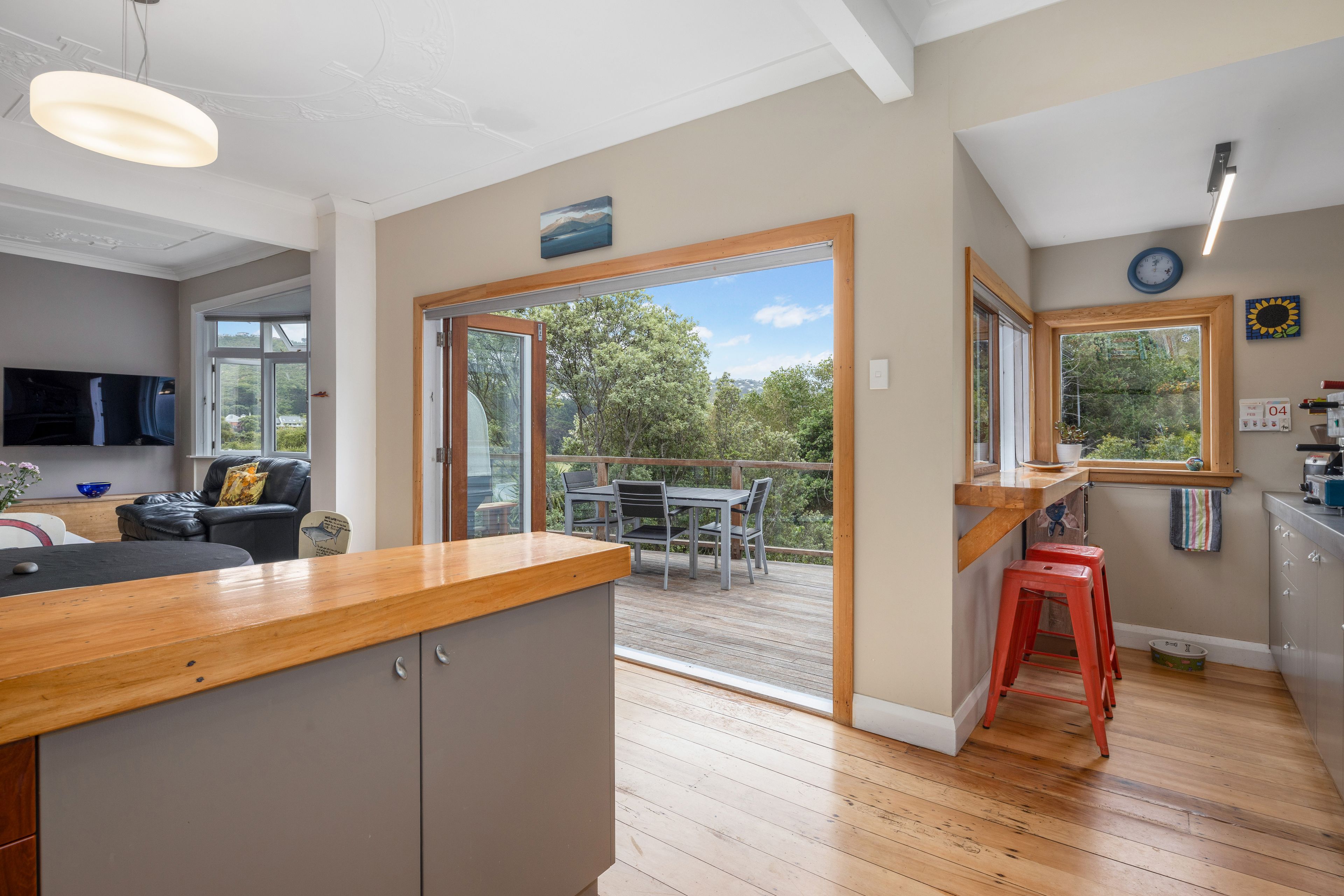 5 Jackson Street, Island Bay, Wellington City 6023 - Sold House - Ray ...