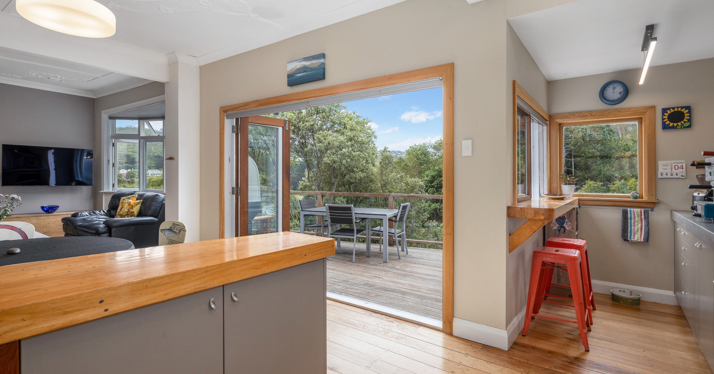 Strret Island 5 Jackson Street, Island Bay, Wellington City 6023 - Sold House - Ray ...