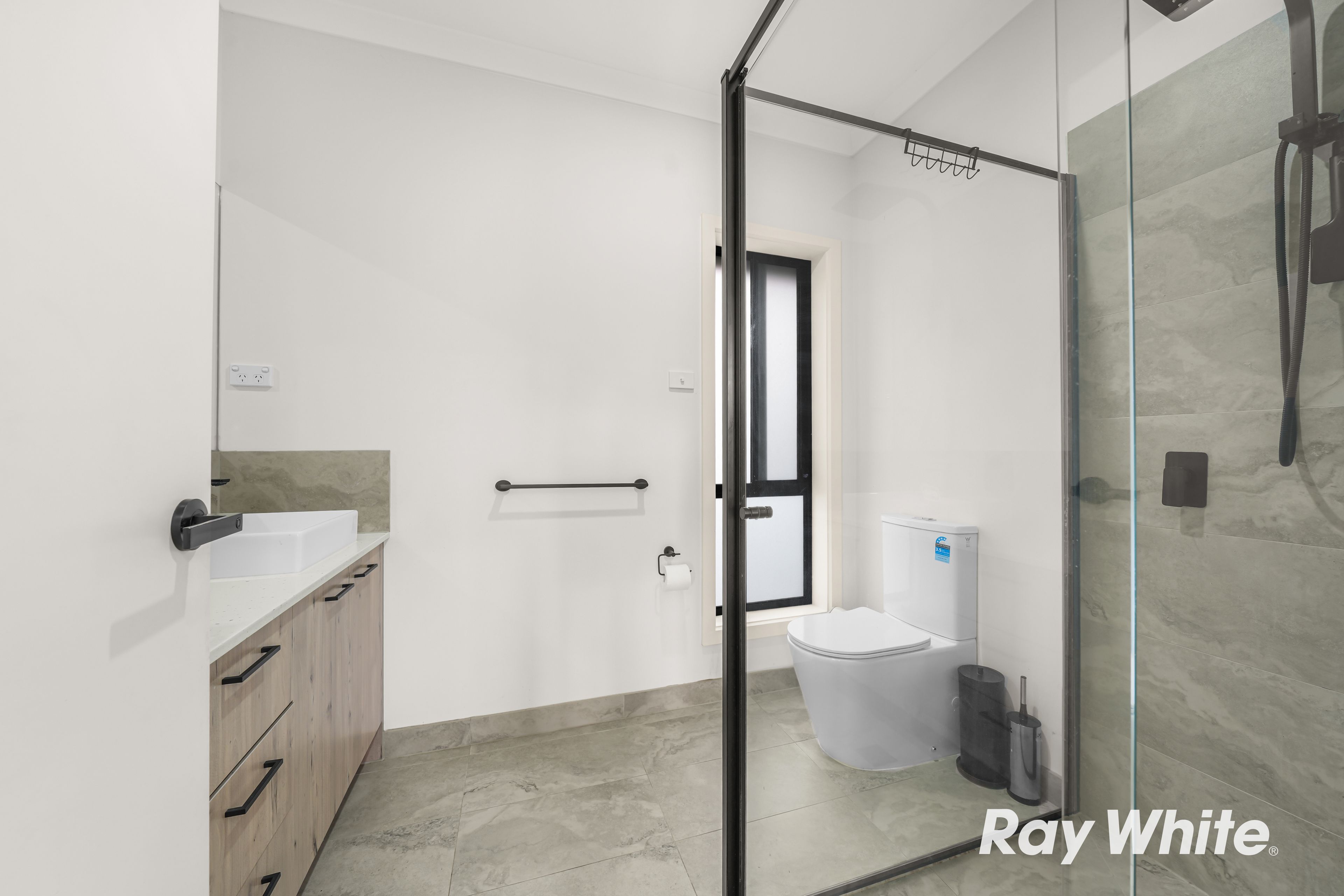28 Sallybank Crescent — photo 13 of 20