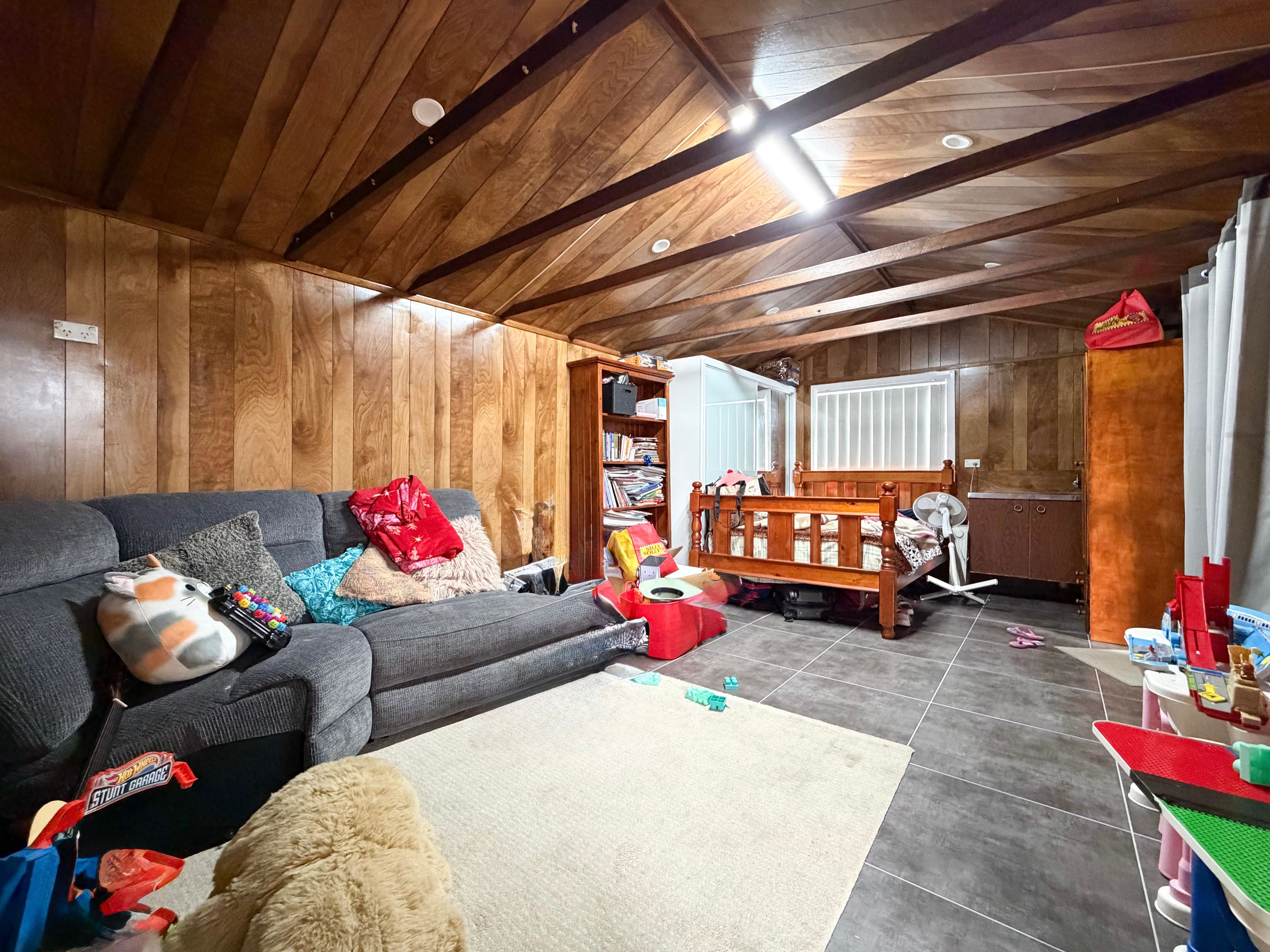 8 Dan Crescent, Colyton, NSW