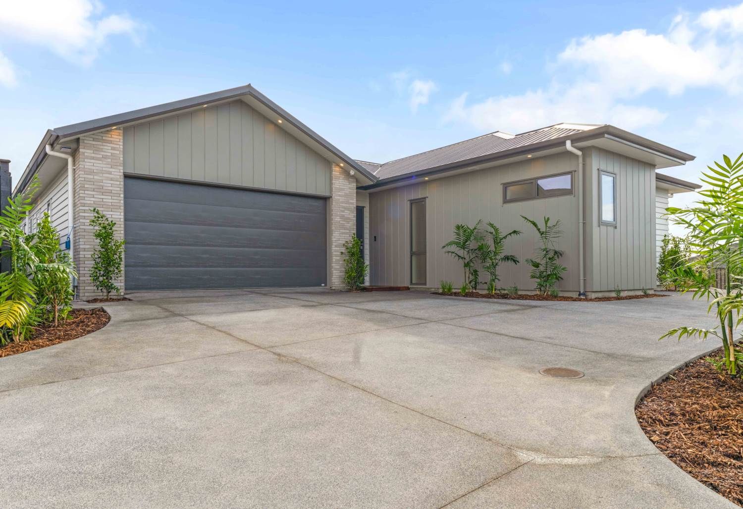 8 Lambert Road, Milldale, Auckland