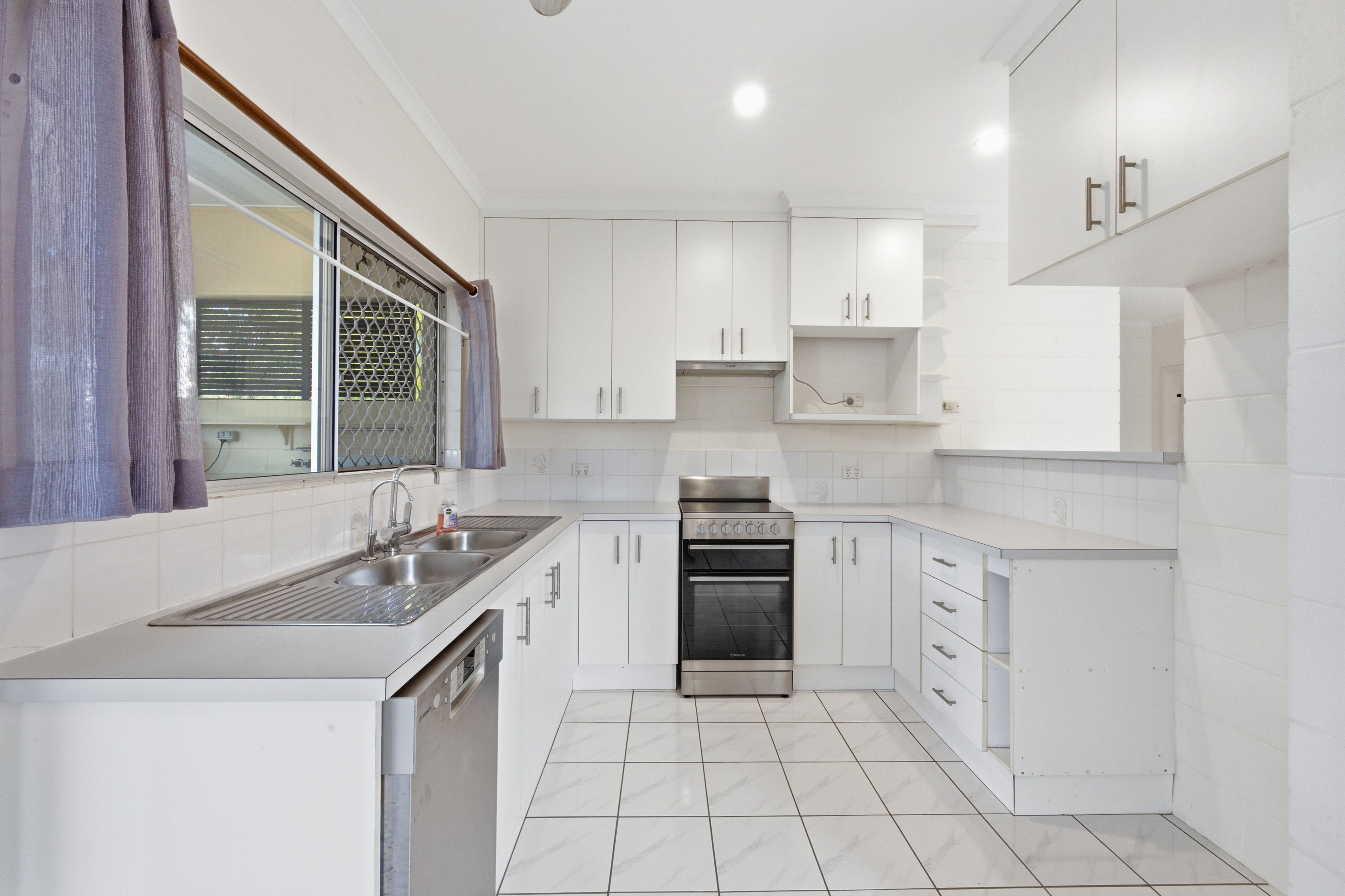 9 Coolangatta Close — photo 3 of 18