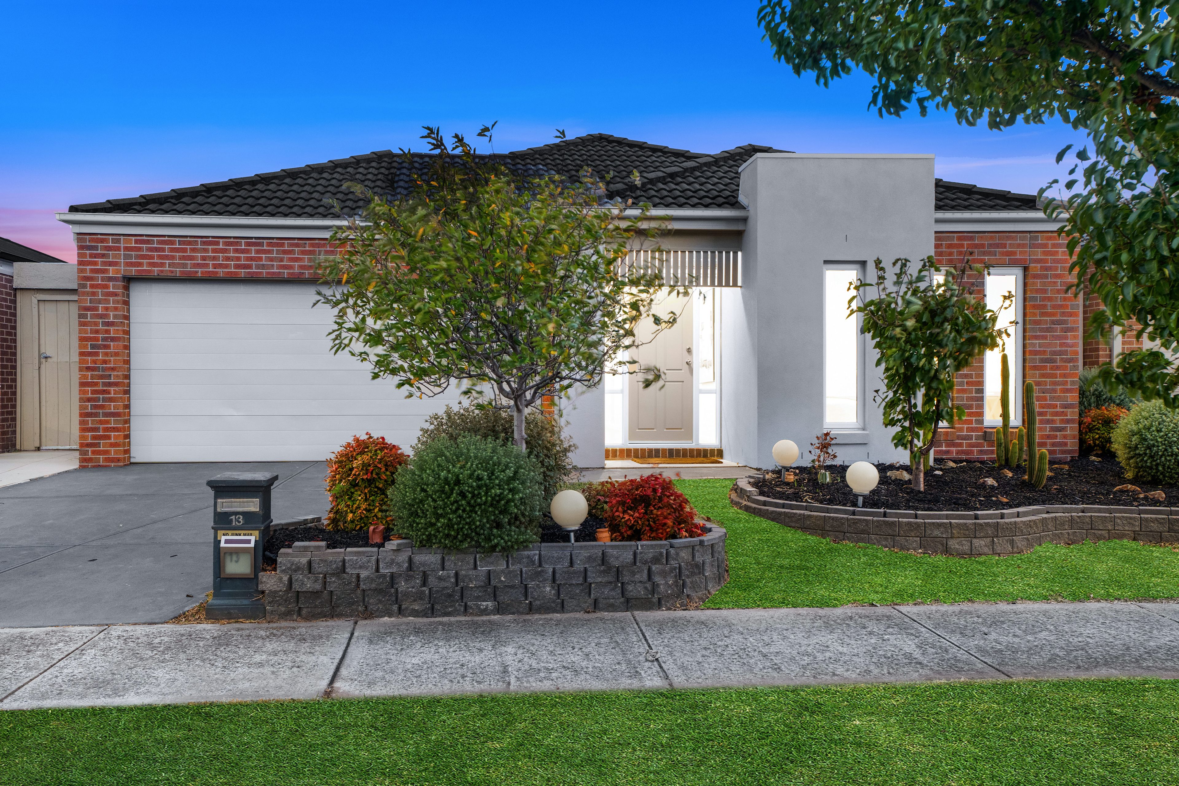 13 Prescott Drive, Cranbourne North VIC 3977