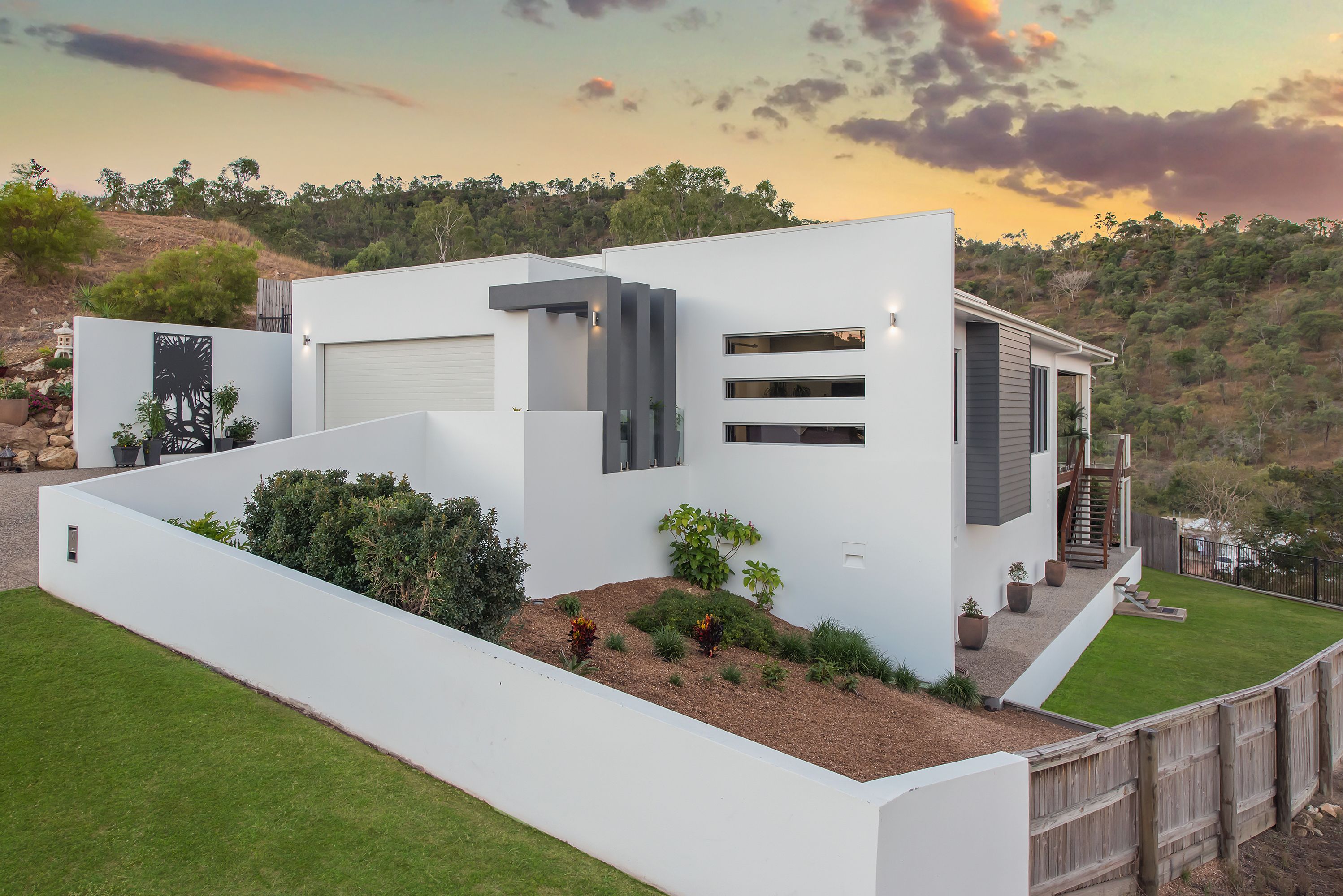 33 Zoe Court, Mount Louisa QLD 4814