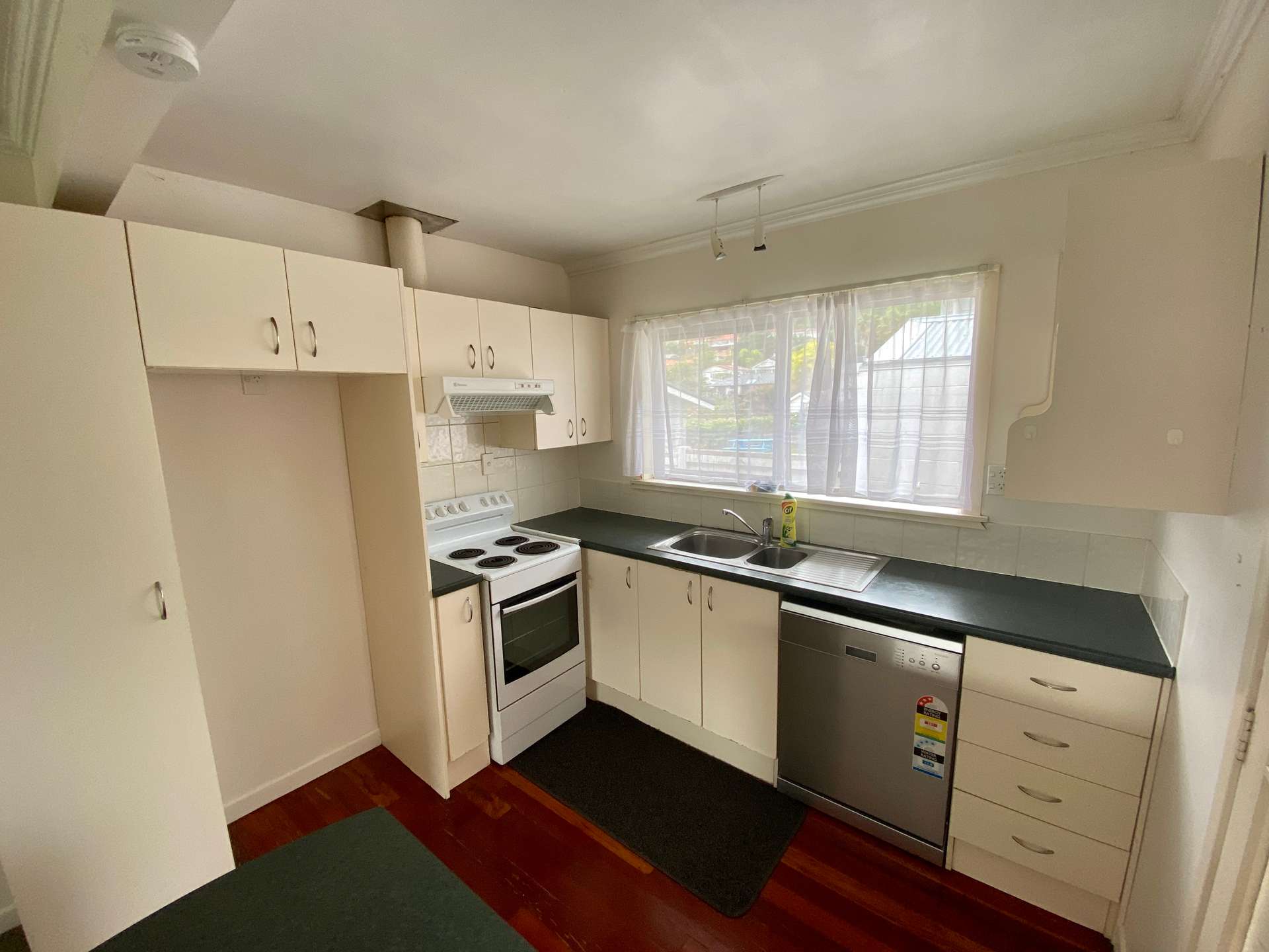 2/66 Alberton Avenue photo 5