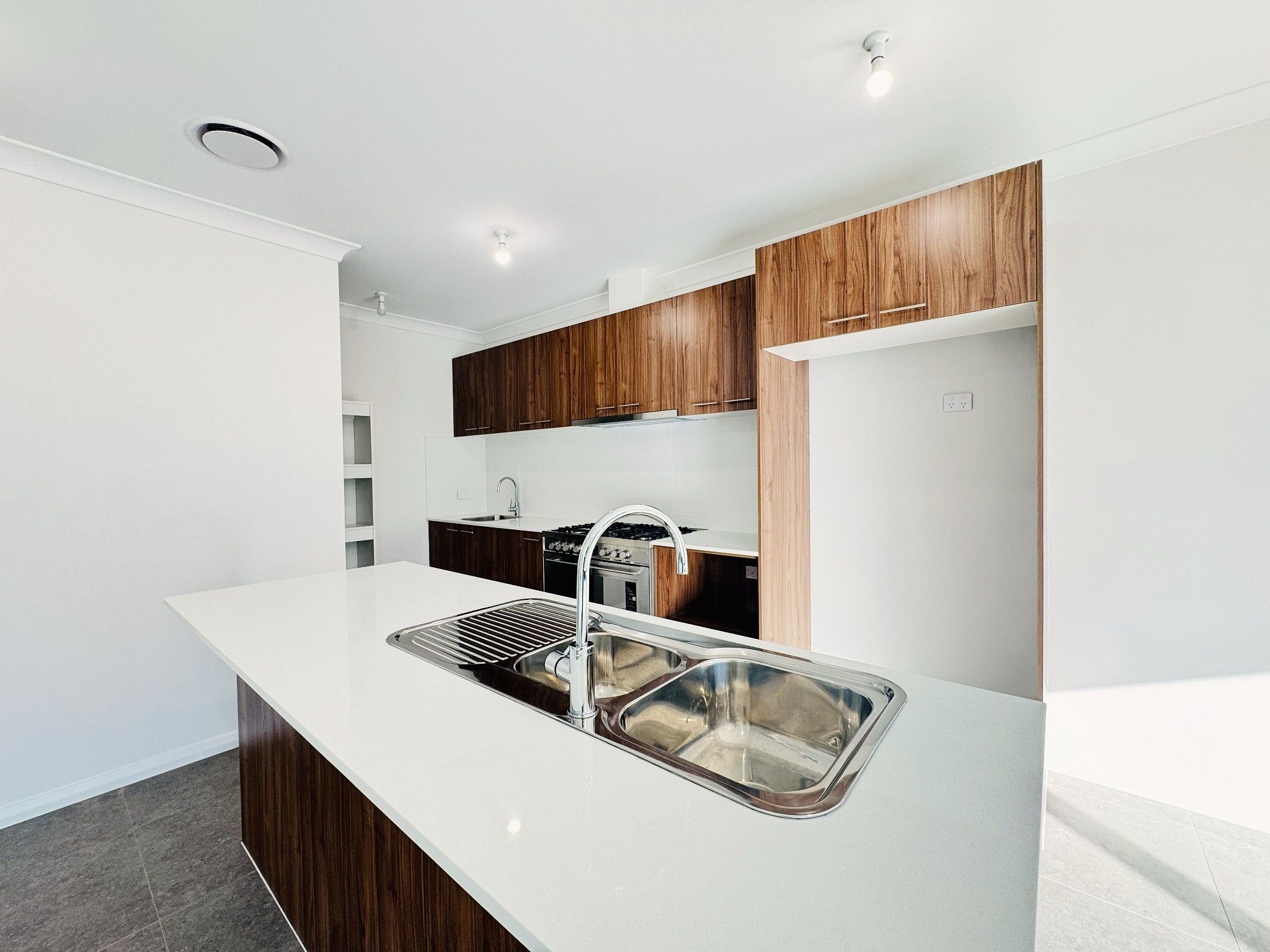 24 Eora Street — photo 5 of 13