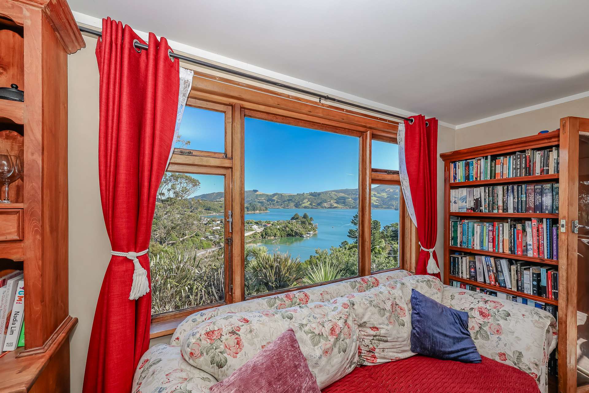 75 Oxley Crescent photo 5