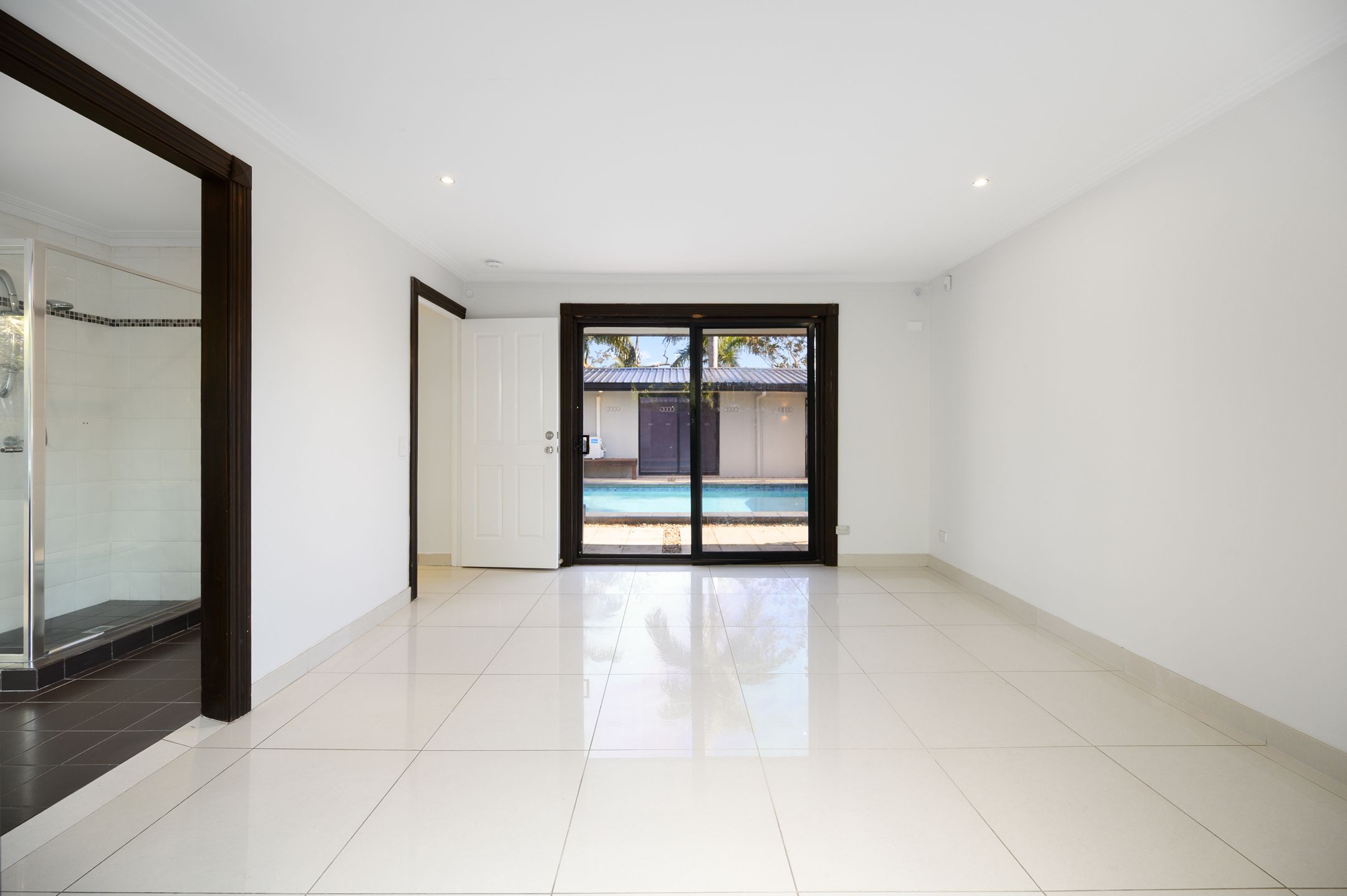 50-52 Helensvale Road — photo 12 of 24