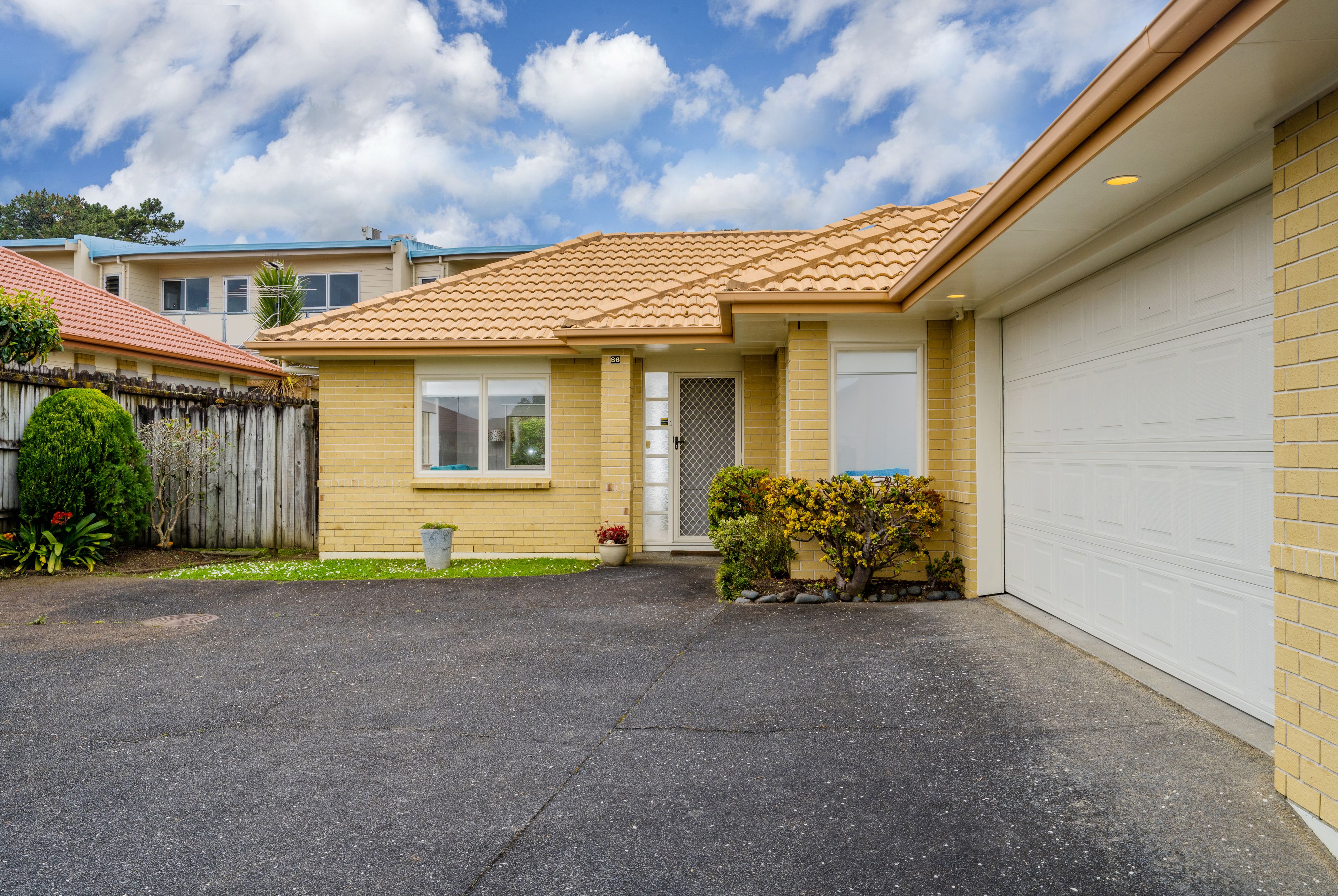 86 Bob Charles Drive, Golflands, Manukau City