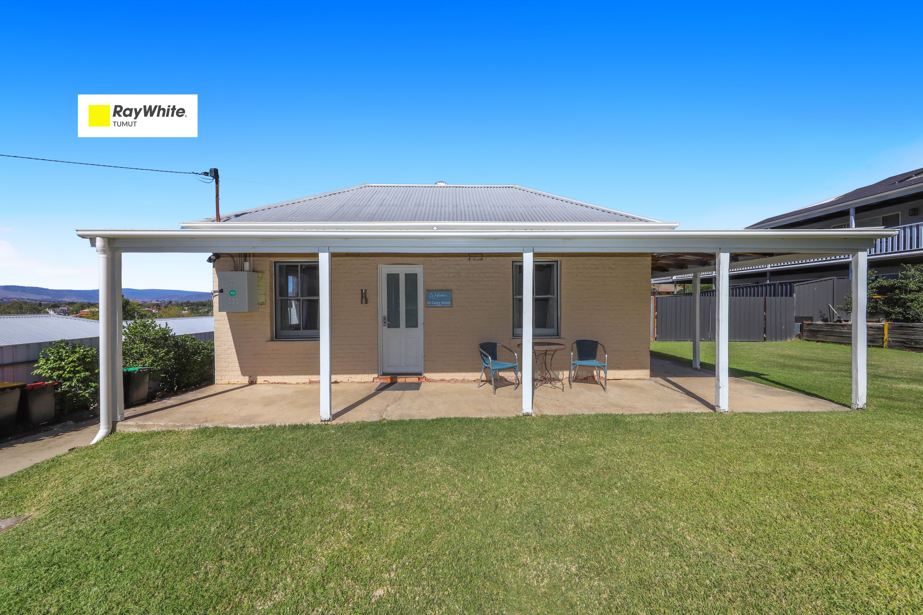 42 Carey Street, Tumut NSW 2720