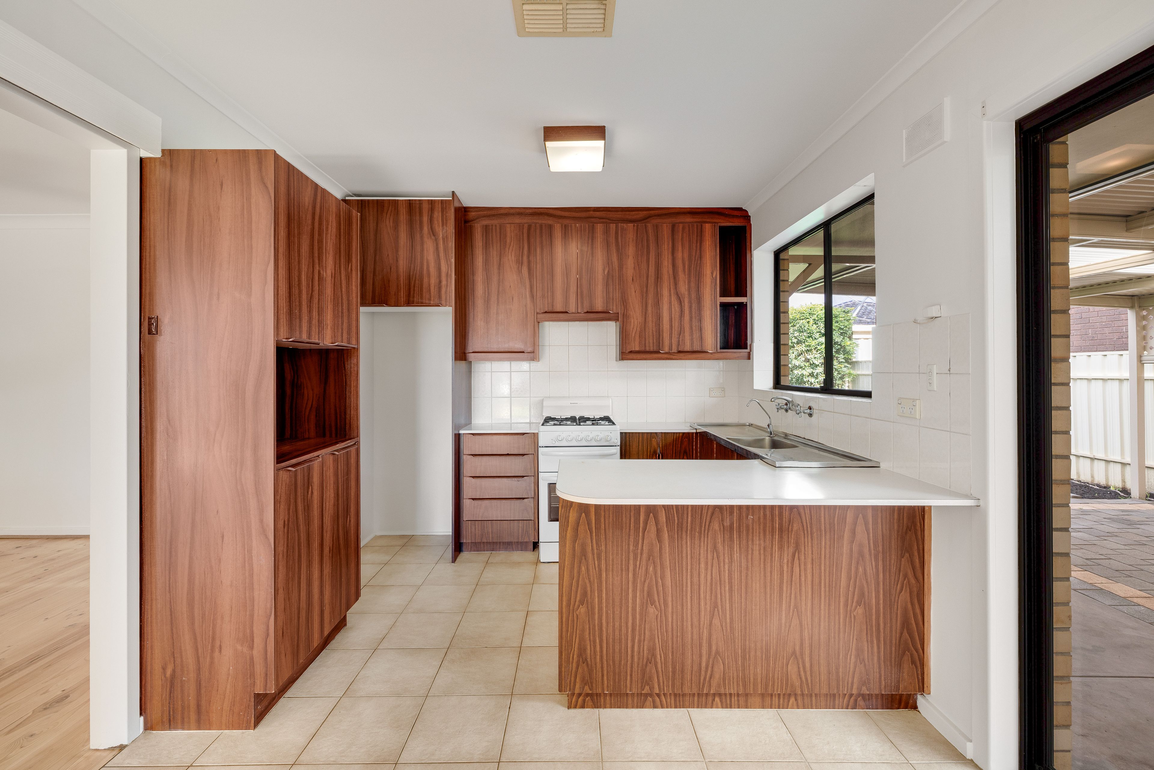 27 Everritt Avenue — photo 6 of 30