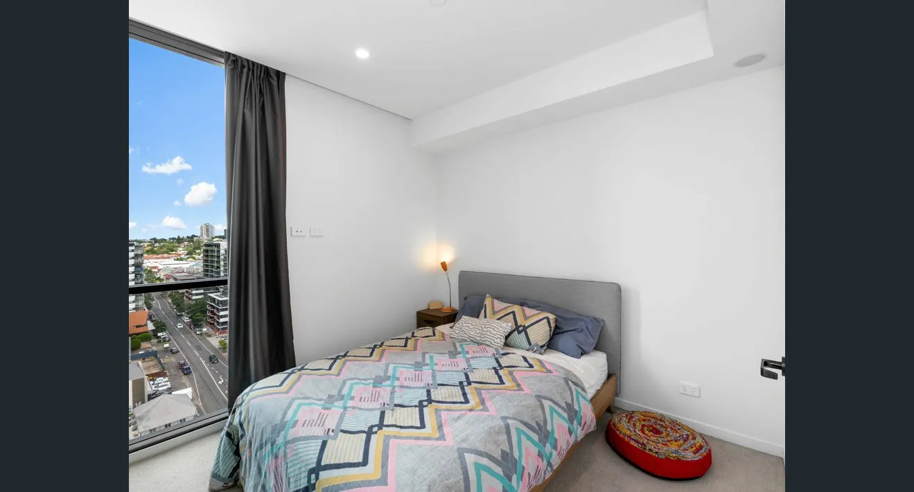 1211/4 Edmondstone Street, South Brisbane