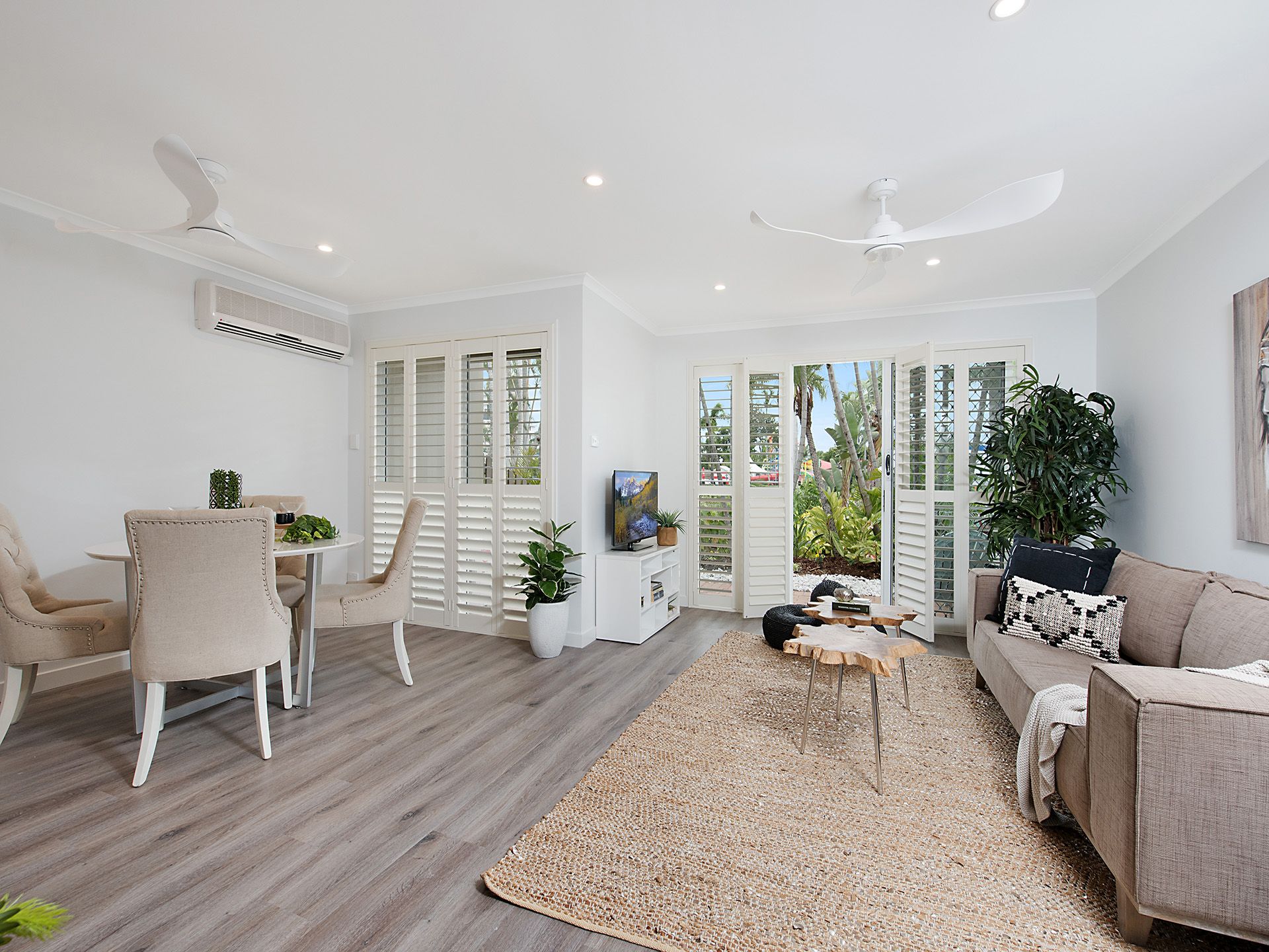 4/2 Landsborough Parade, Golden Beach, QLD 4551