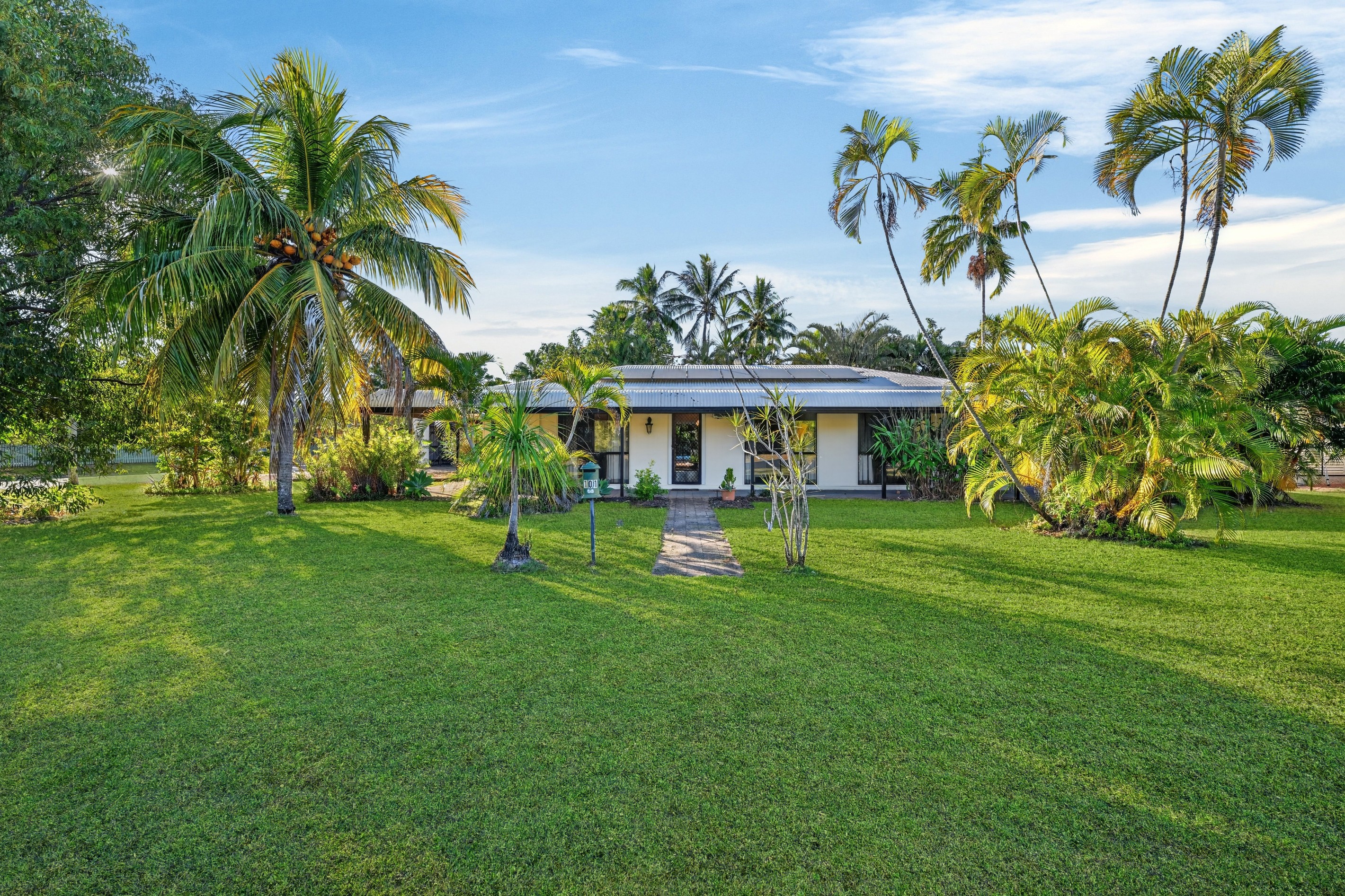 101 Marina Drive, Bushland Beach, QLD 4818