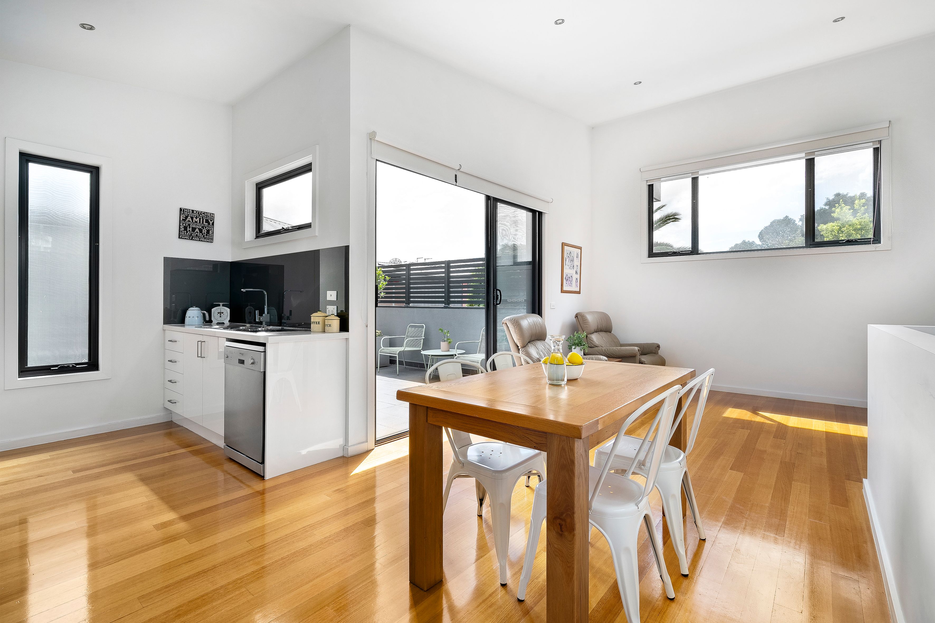 4/10 Collace Street — photo 7 of 16