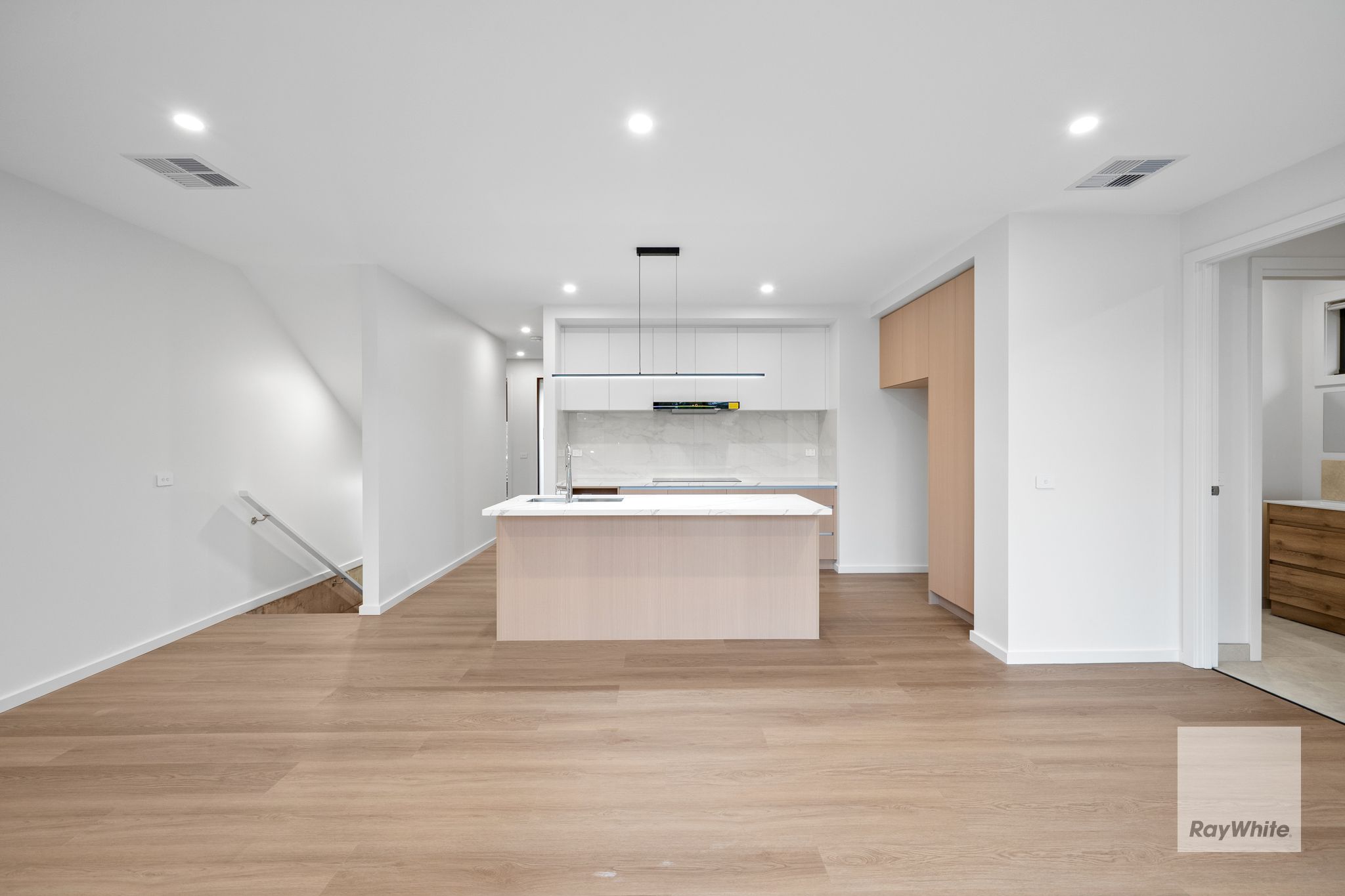 3-4/17 Worrall Street — photo 5 of 15