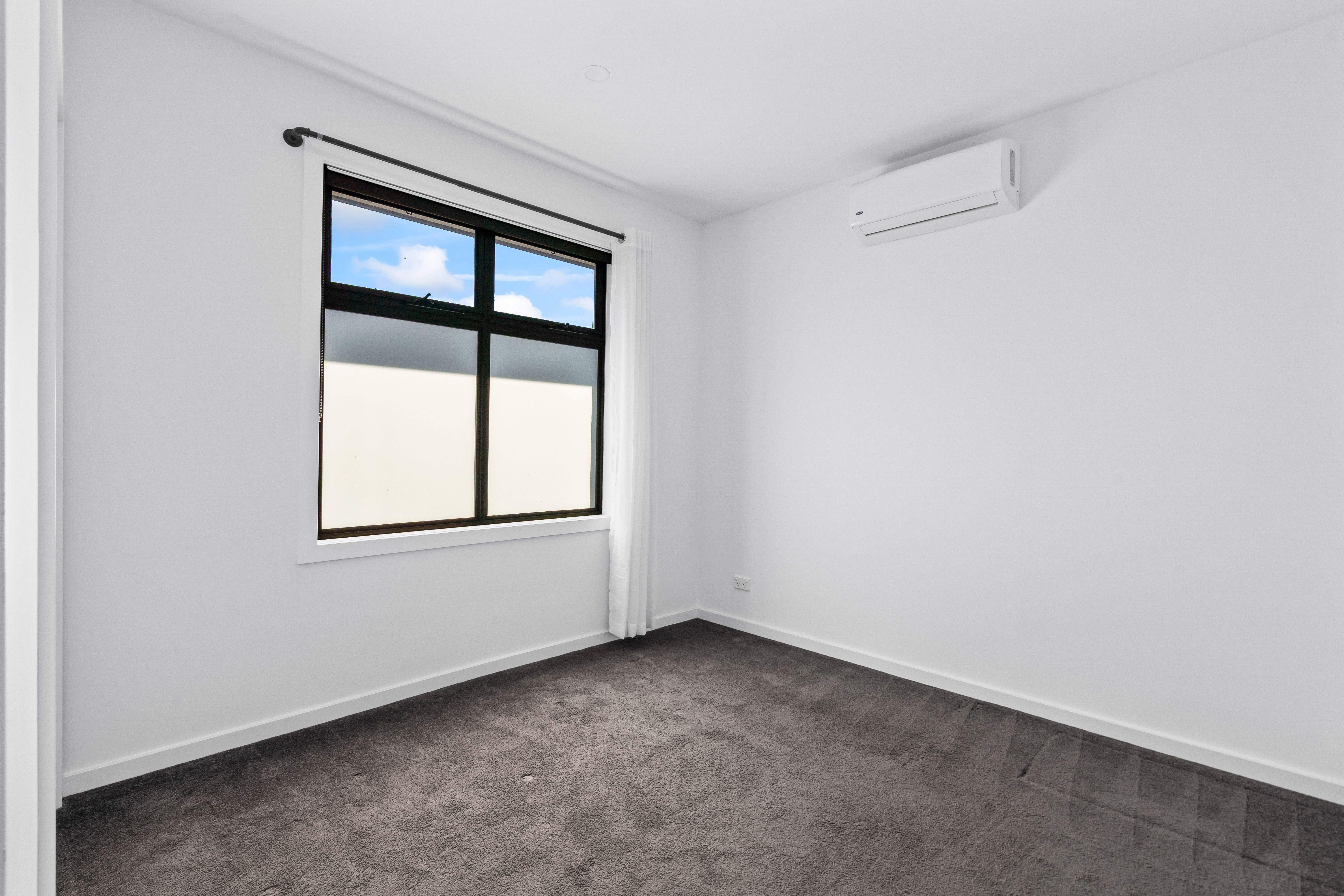 8B Kadana Street — photo 8 of 11