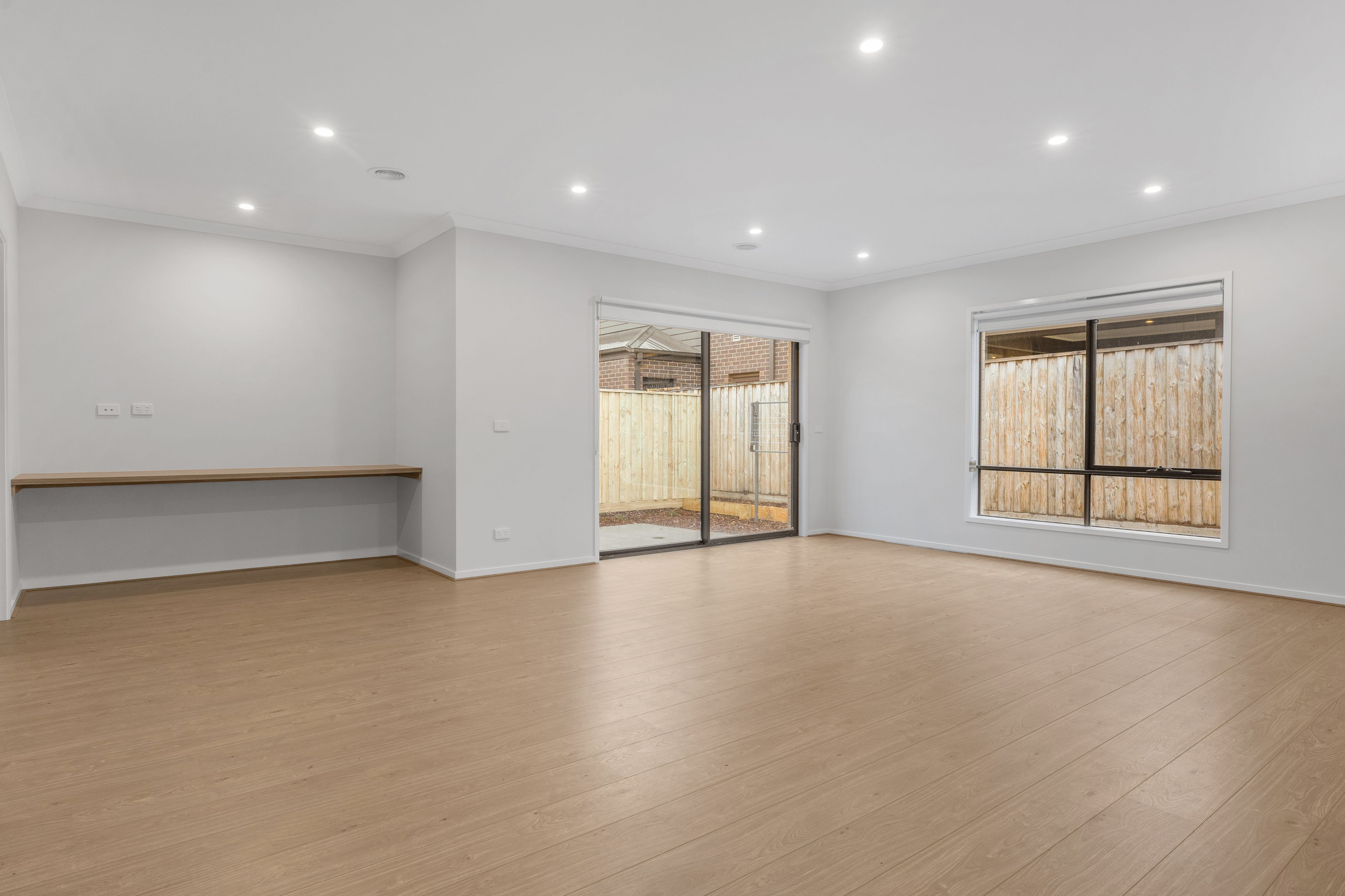 137 Holyoak Parade, MANOR LAKES, VIC 3024