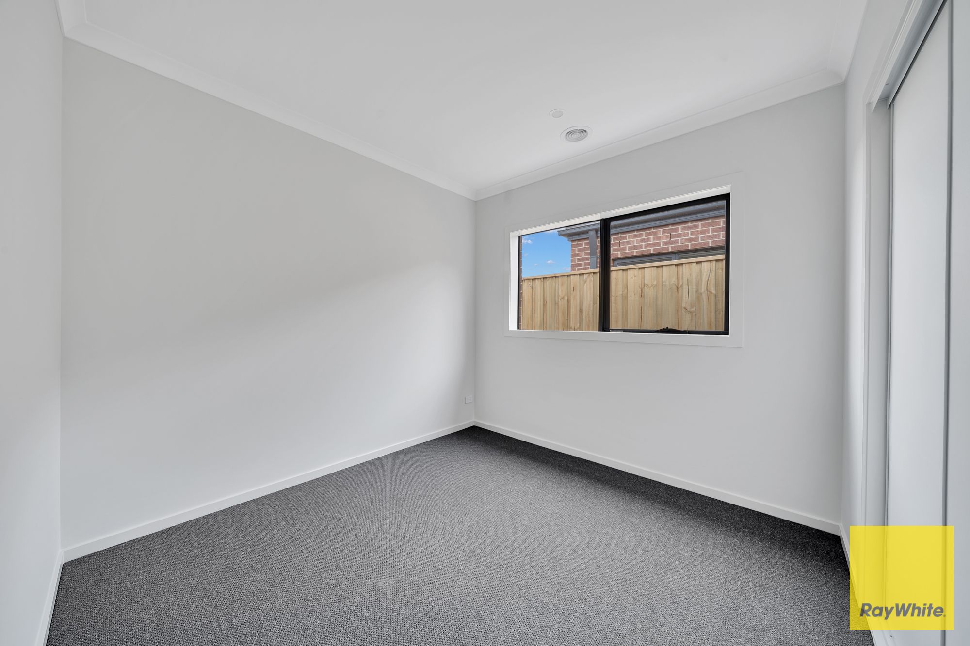 15 Fieldia Road — photo 8 of 13