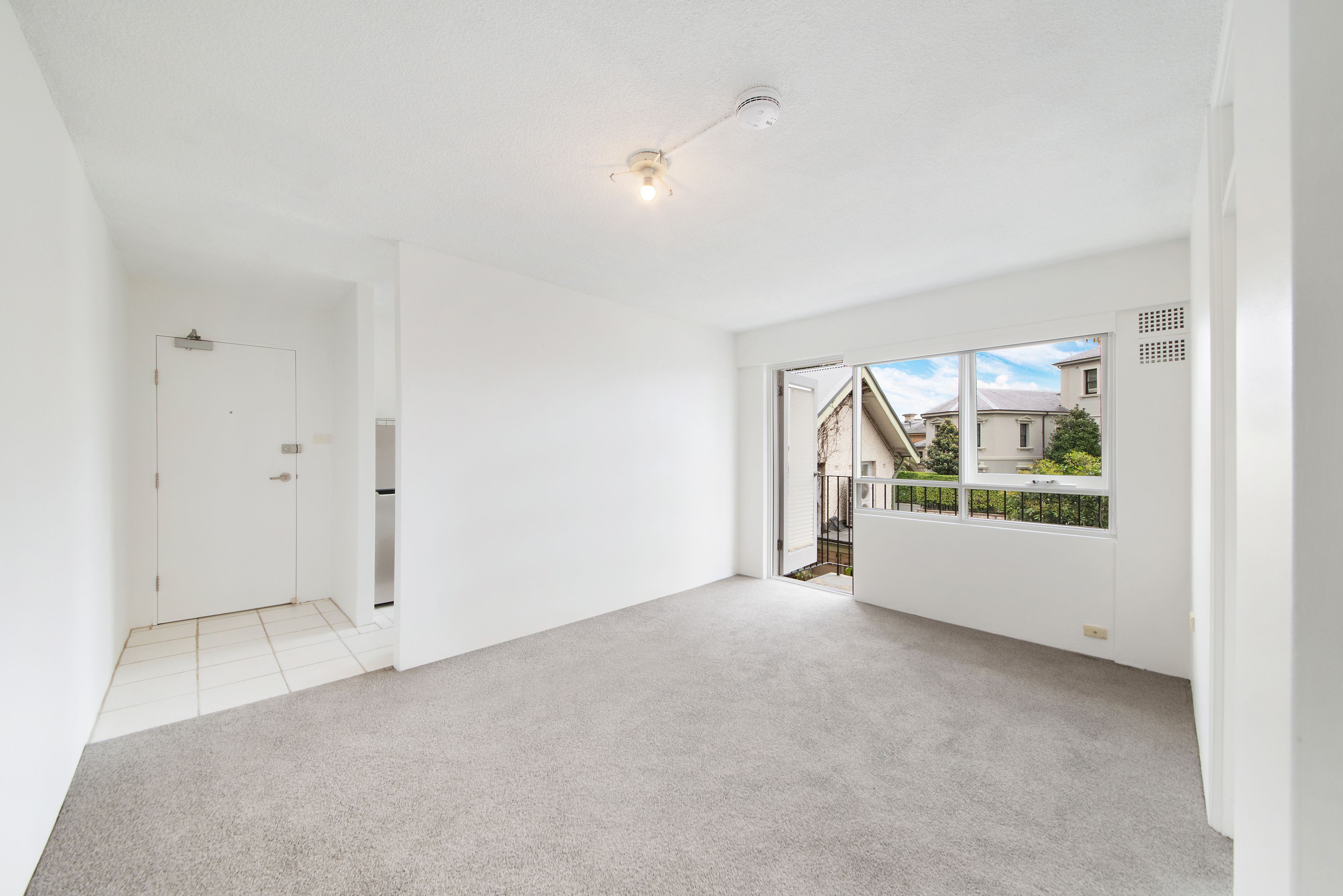 10/8 Wylde Street — photo 4 of 9