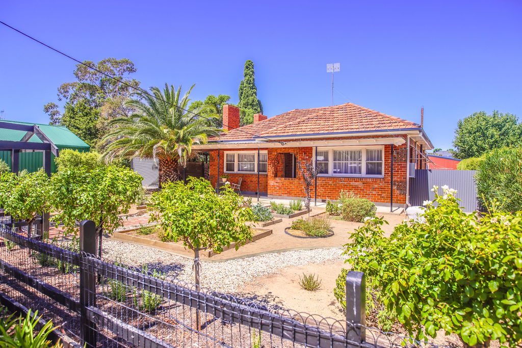 94 EDWARDES Street, Deniliquin NSW 2710