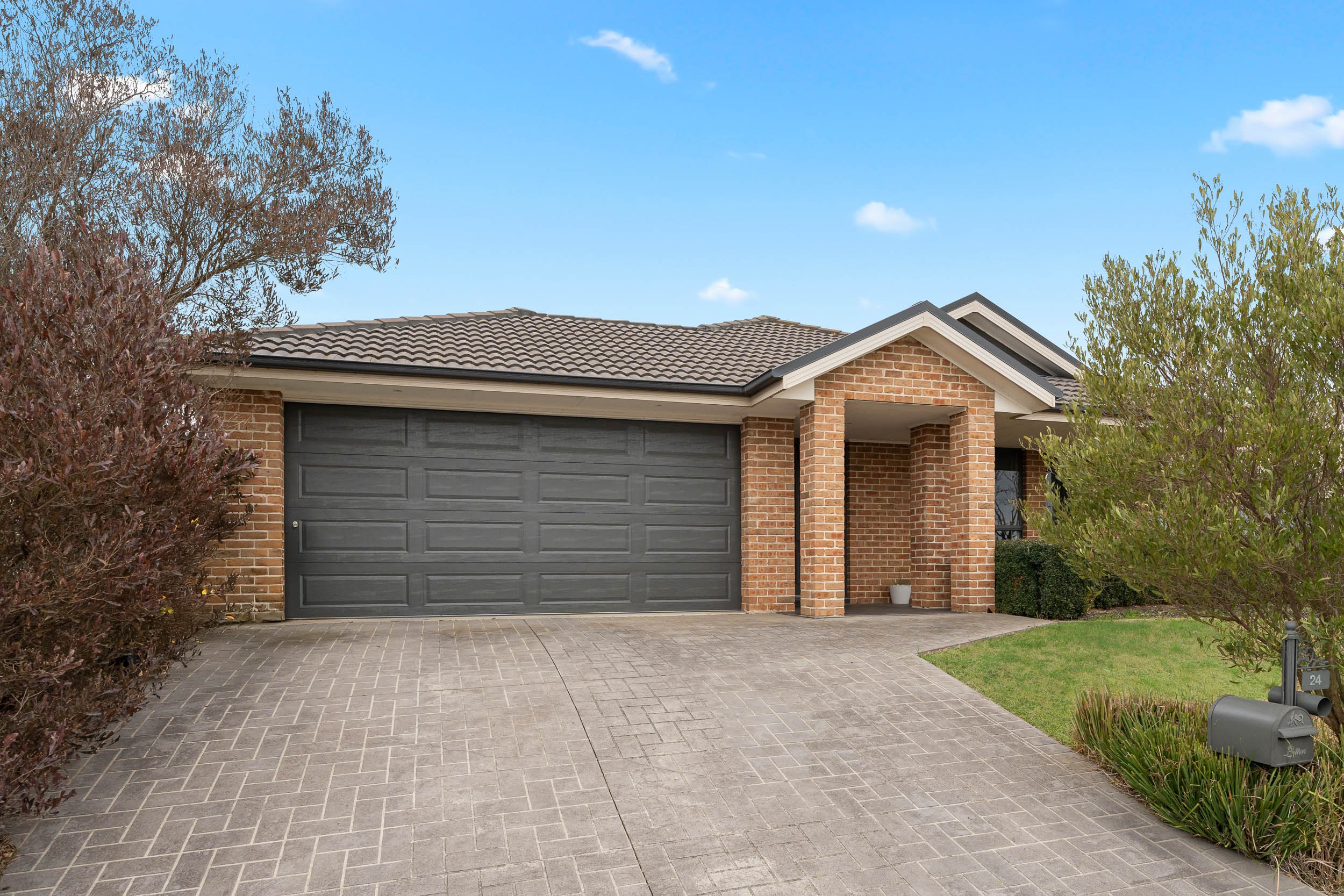 24 Barry Crescent, Goulburn, NSW 2580