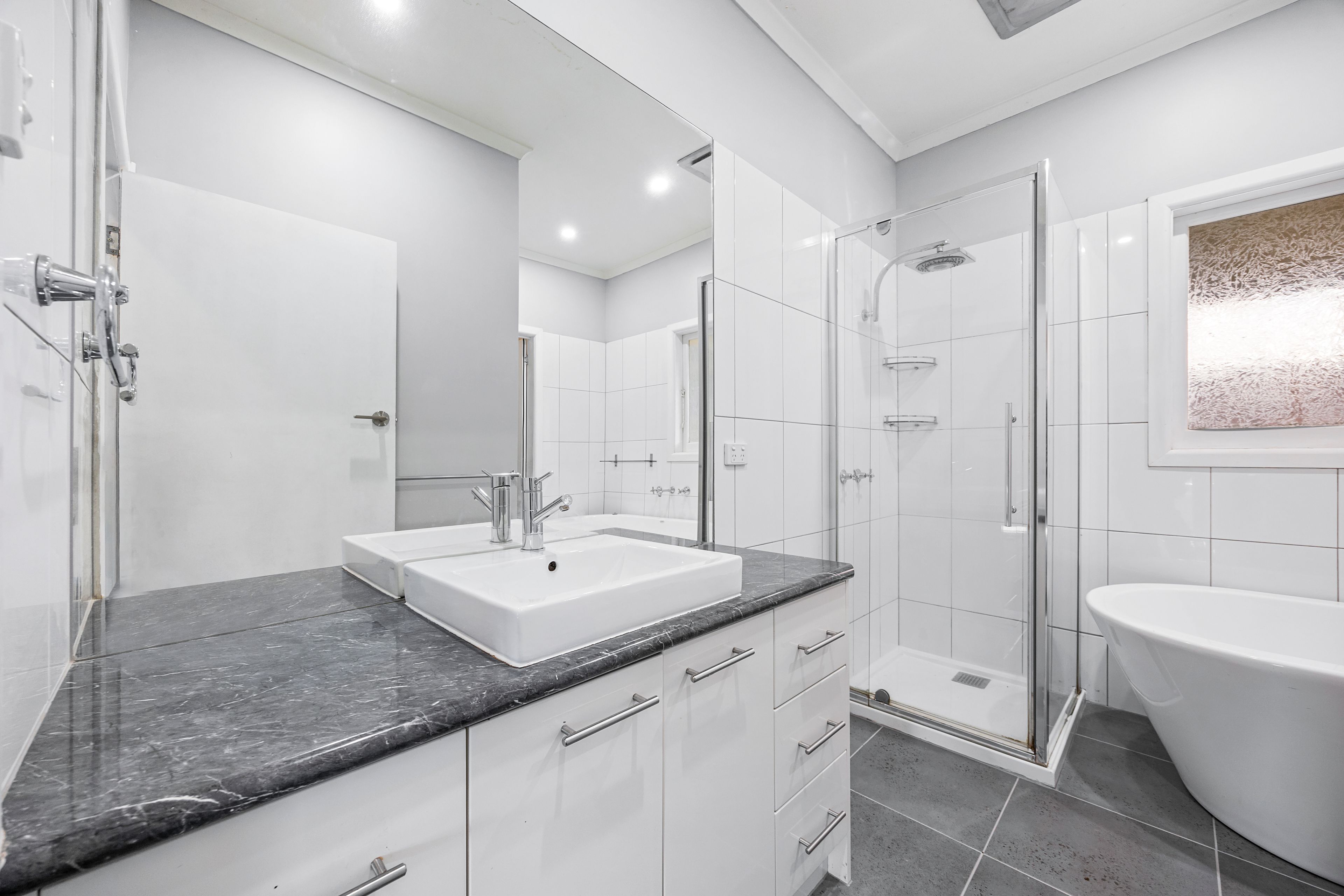 239 Dowling Street — photo 11 of 30