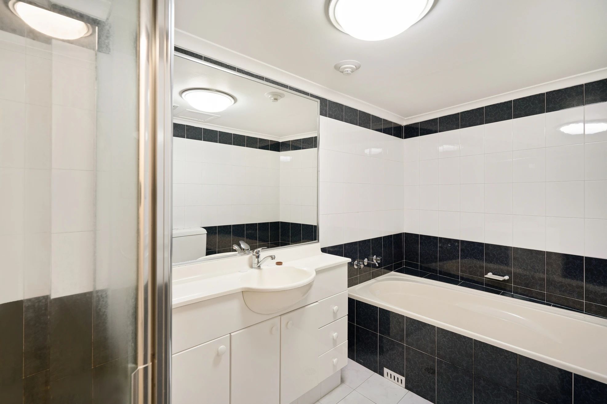 61/120 Saunders Street — photo 4 of 7