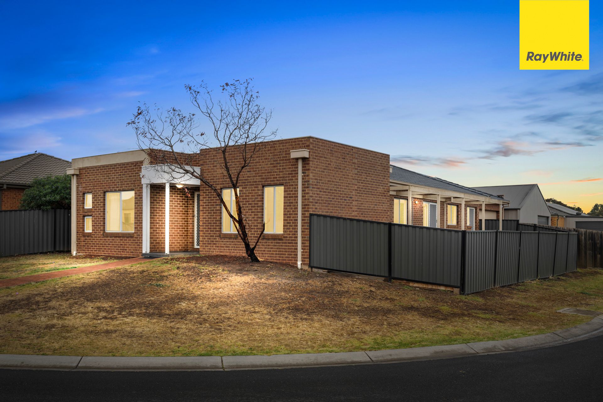 28 Lakewood Boulevard, Melton, VIC 3337