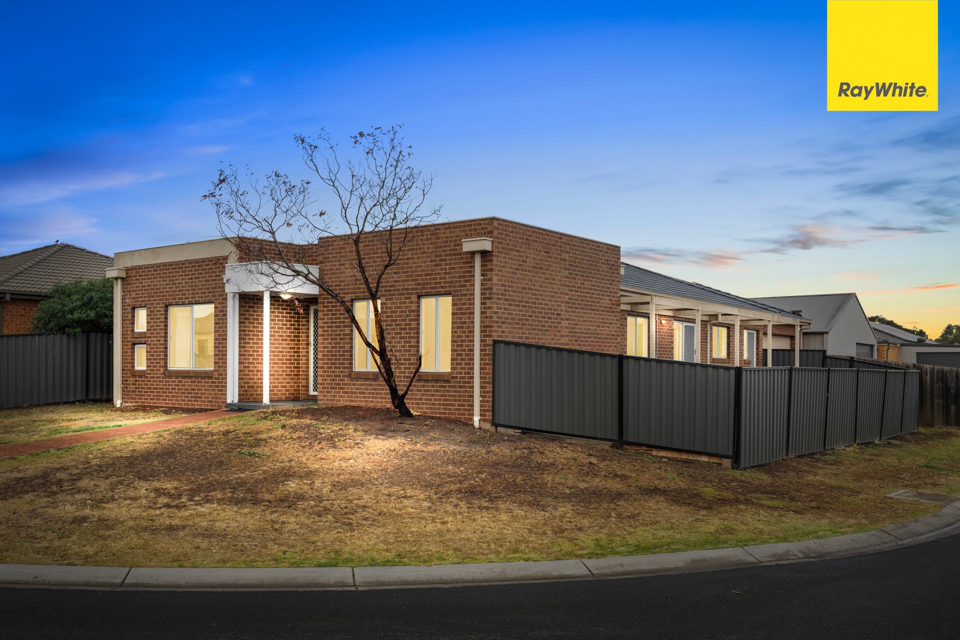 28 Lakewood Boulevard, Melton, VIC 3337