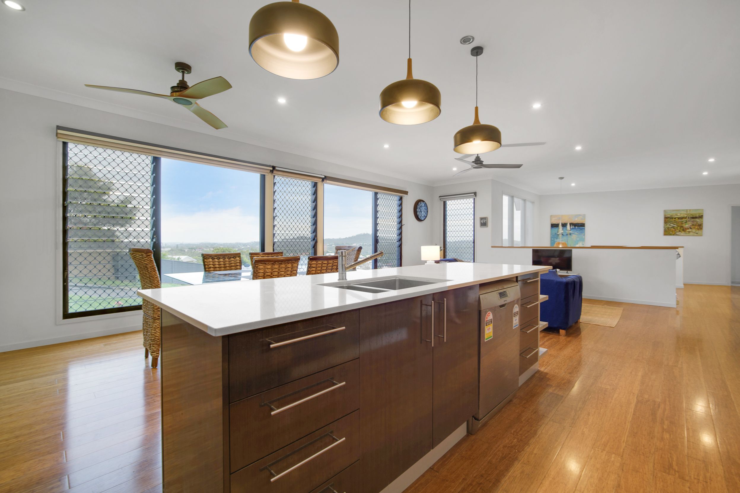 5 Eucalyptus Place, Kirkwood, QLD 4680