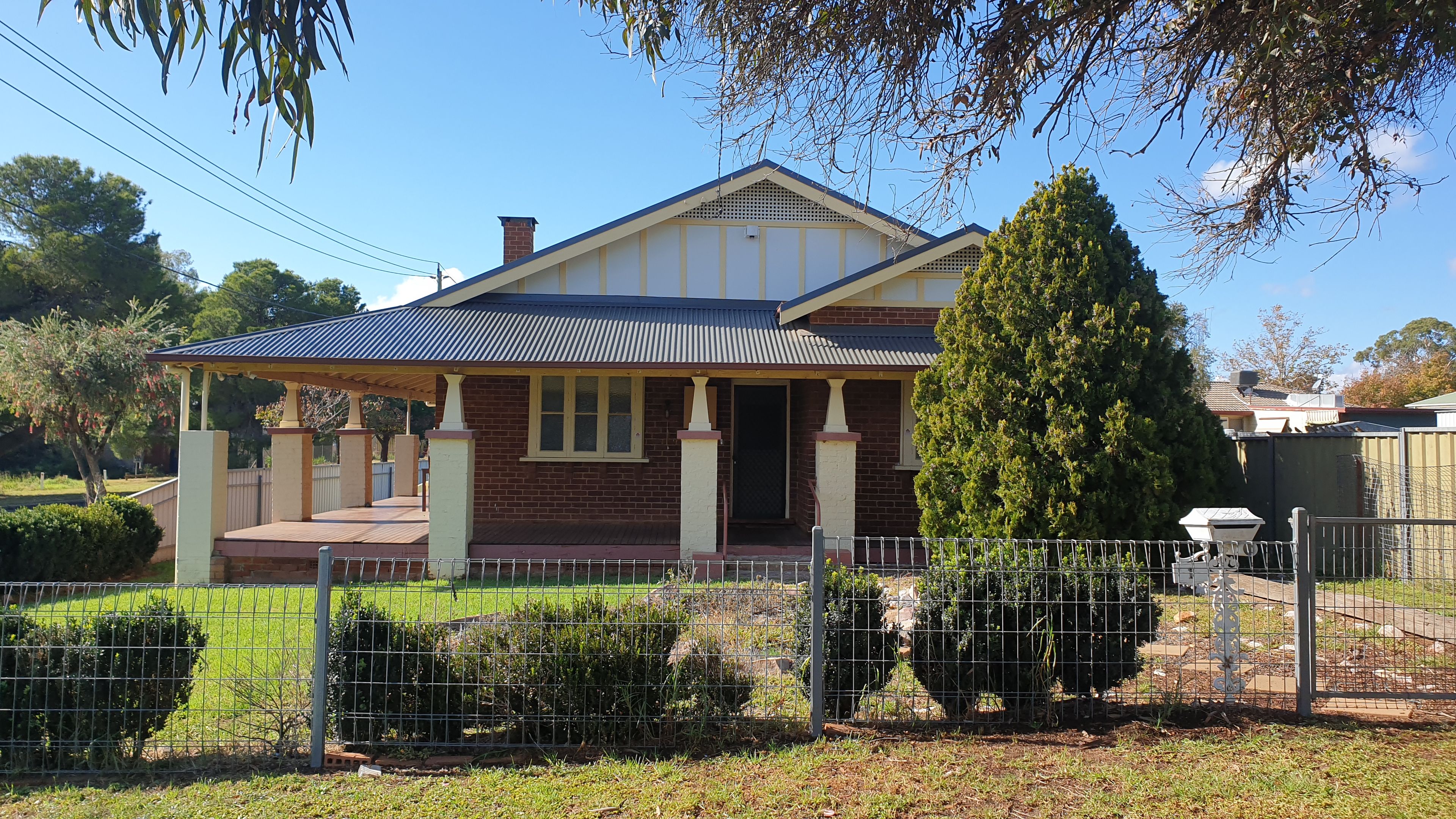 1 Keast Street, Parkes NSW 2870