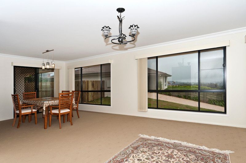 12 McShane Drive, Mount Kynoch, QLD 4350