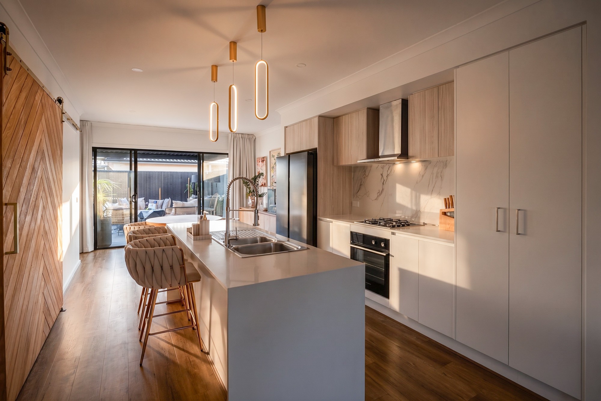 19 Interlaken Avenue, MANOR LAKES, VIC 3024