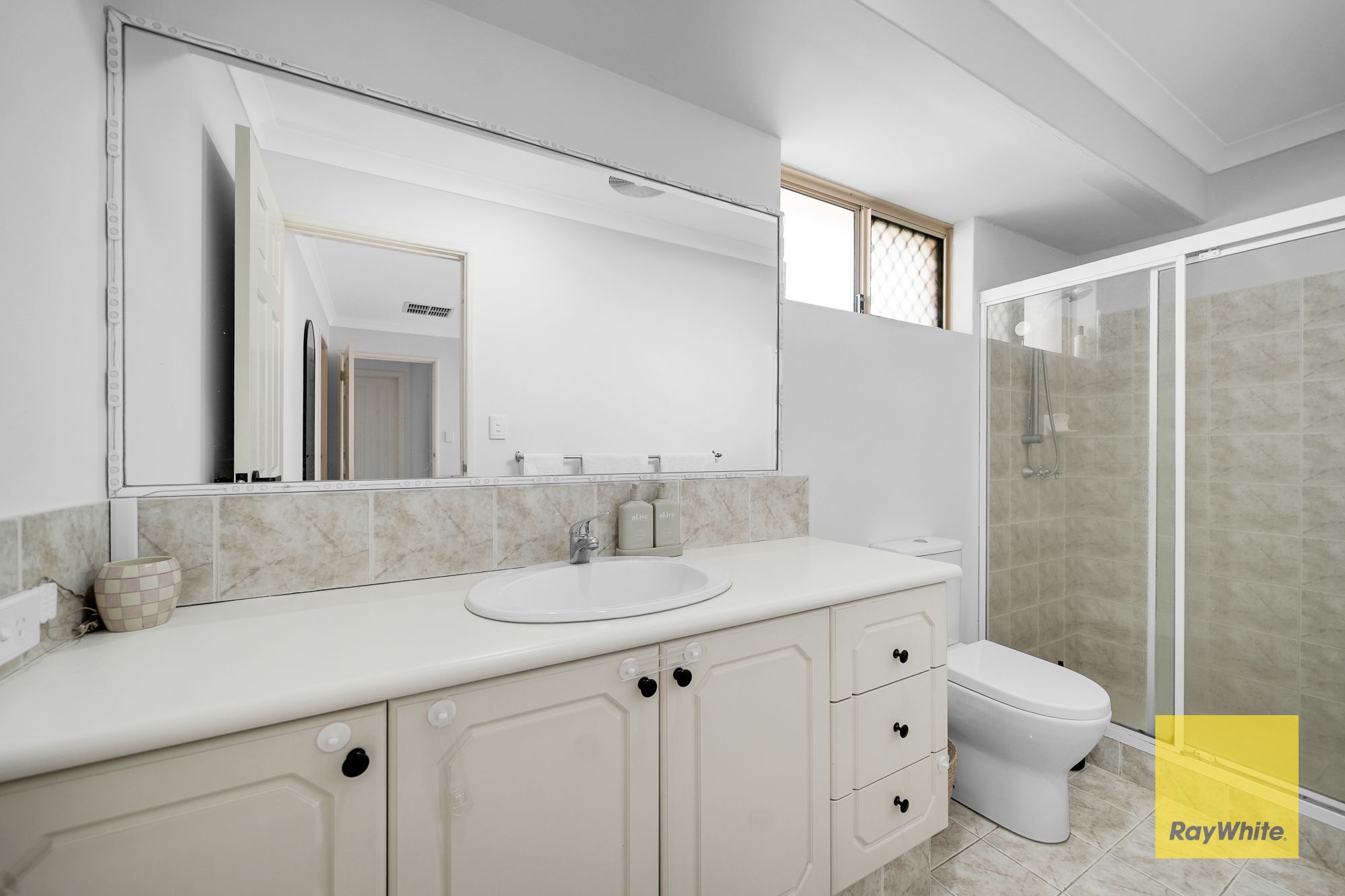 58B Blythe Avenue — photo 15 of 27