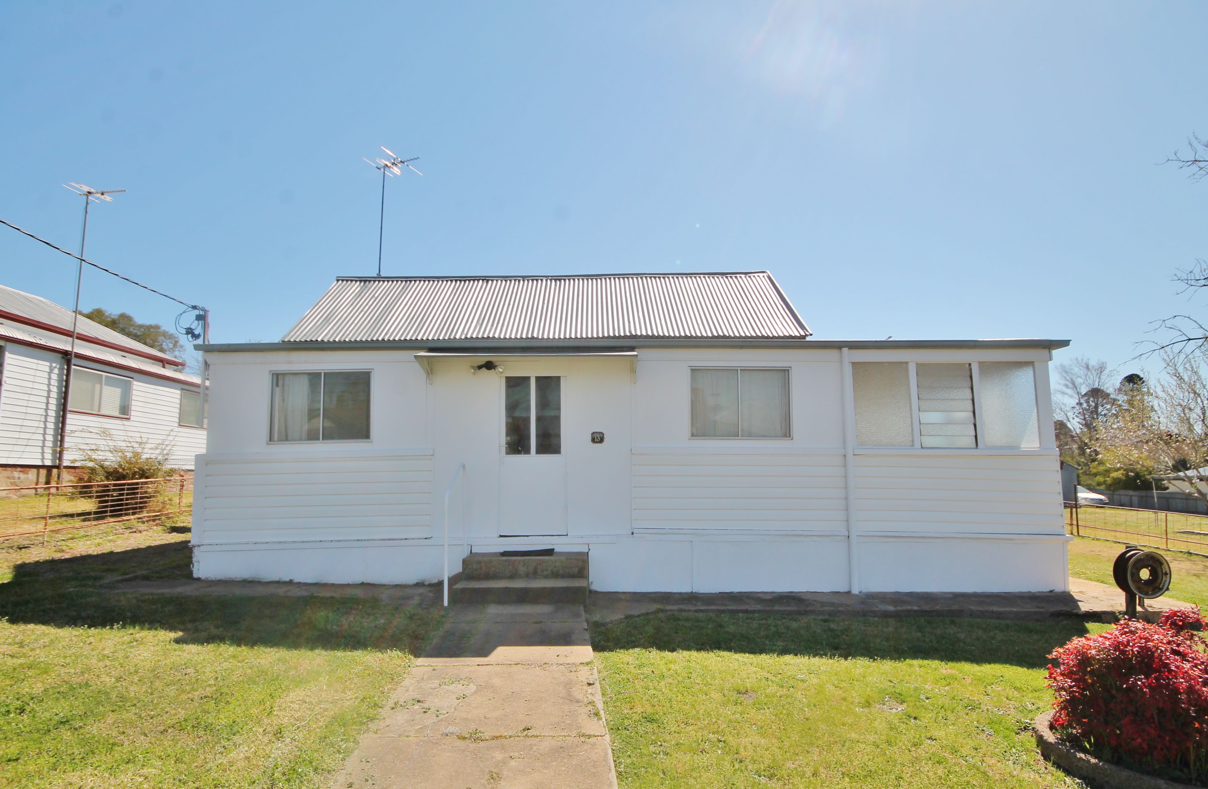 13 Yass Street, Young NSW 2594