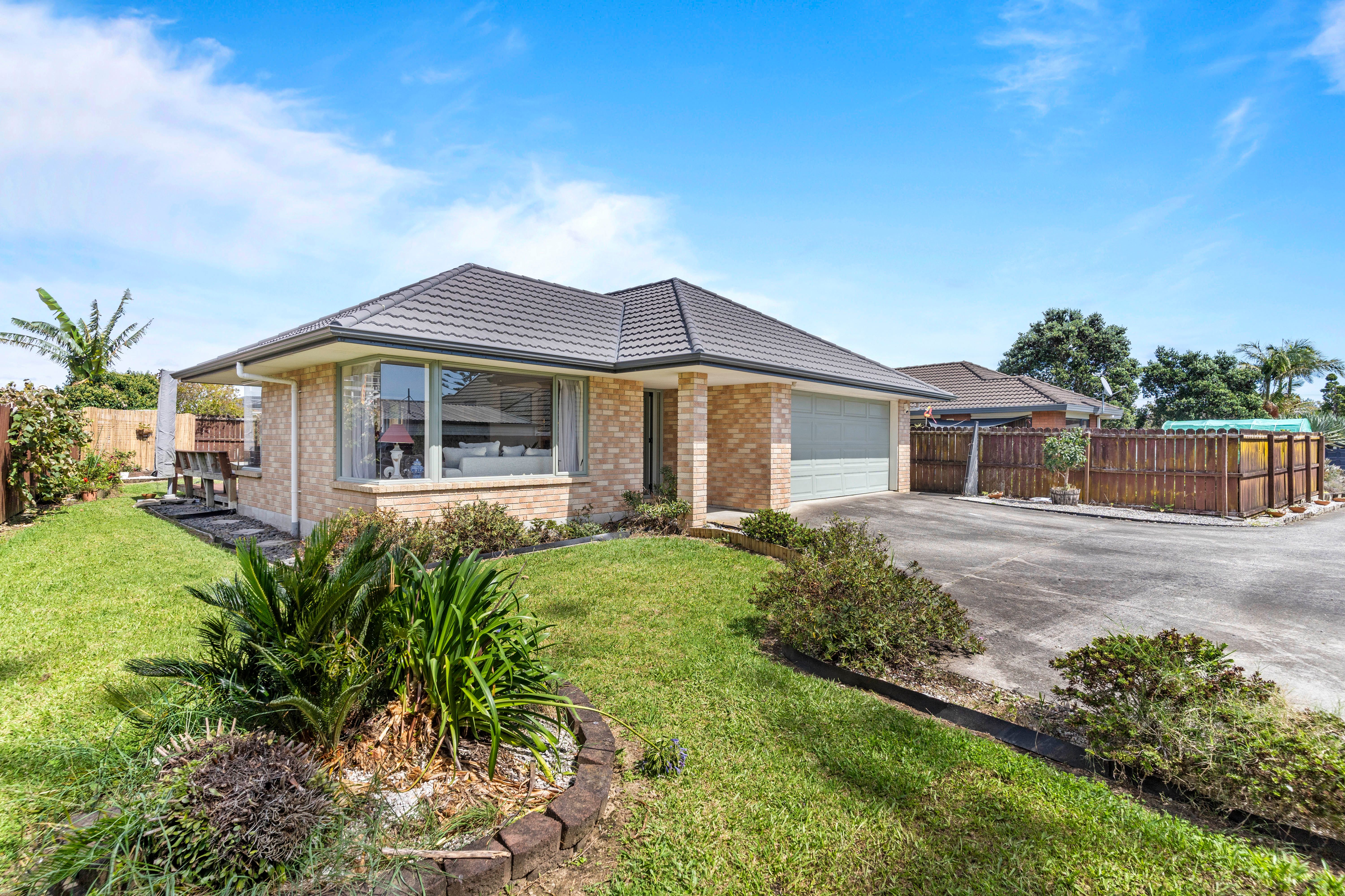 6 Norm Pellow Drive, The Gardens, Manukau City 2105 Sold House Real Estate Manurewa Top