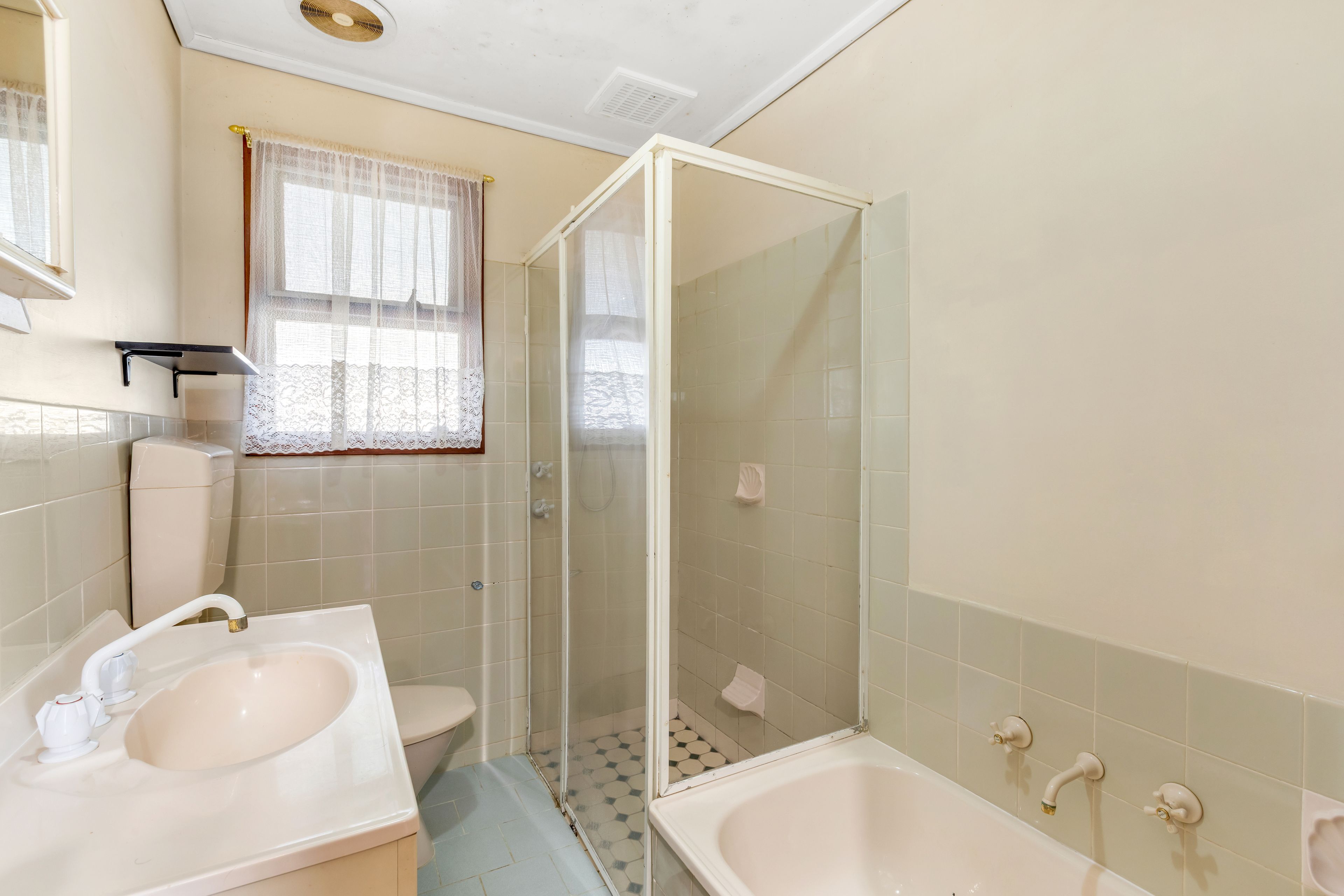 14 Haslam Crescent — photo 16 of 26