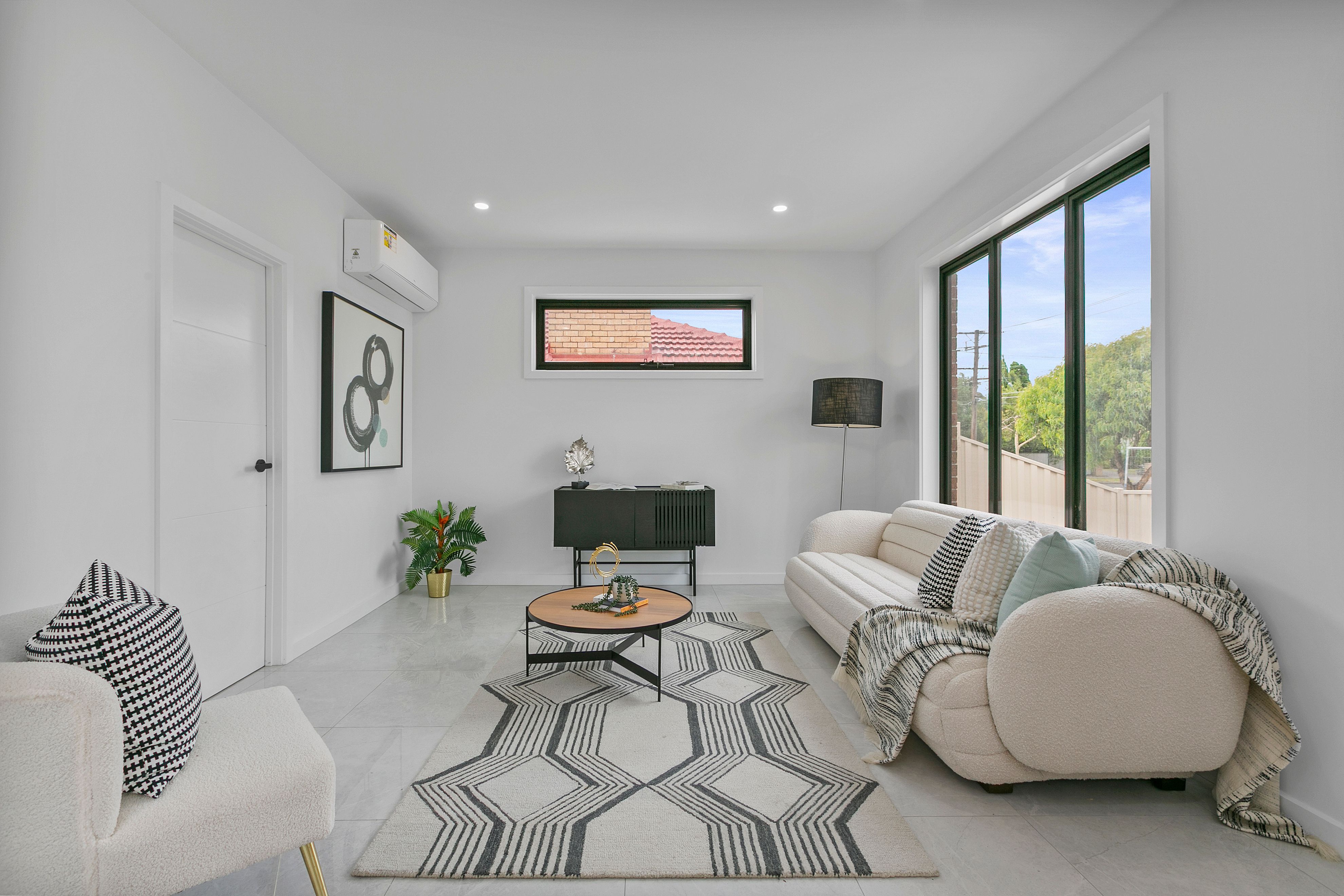 1/4 Daleglen Street, Reservoir, VIC 3073