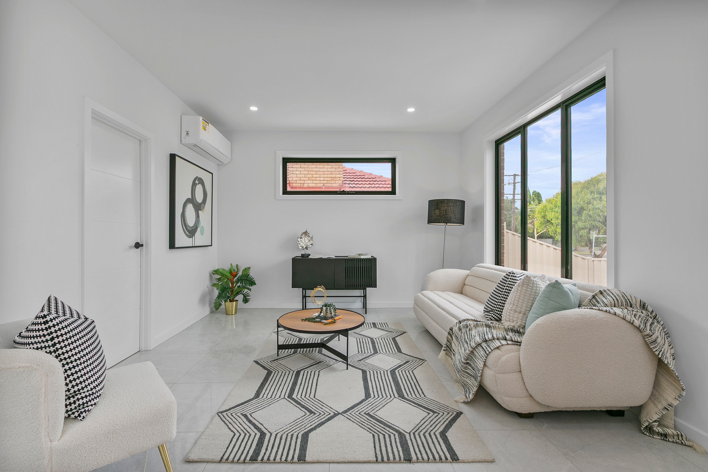 1/4 Daleglen Street, Reservoir, VIC 3073