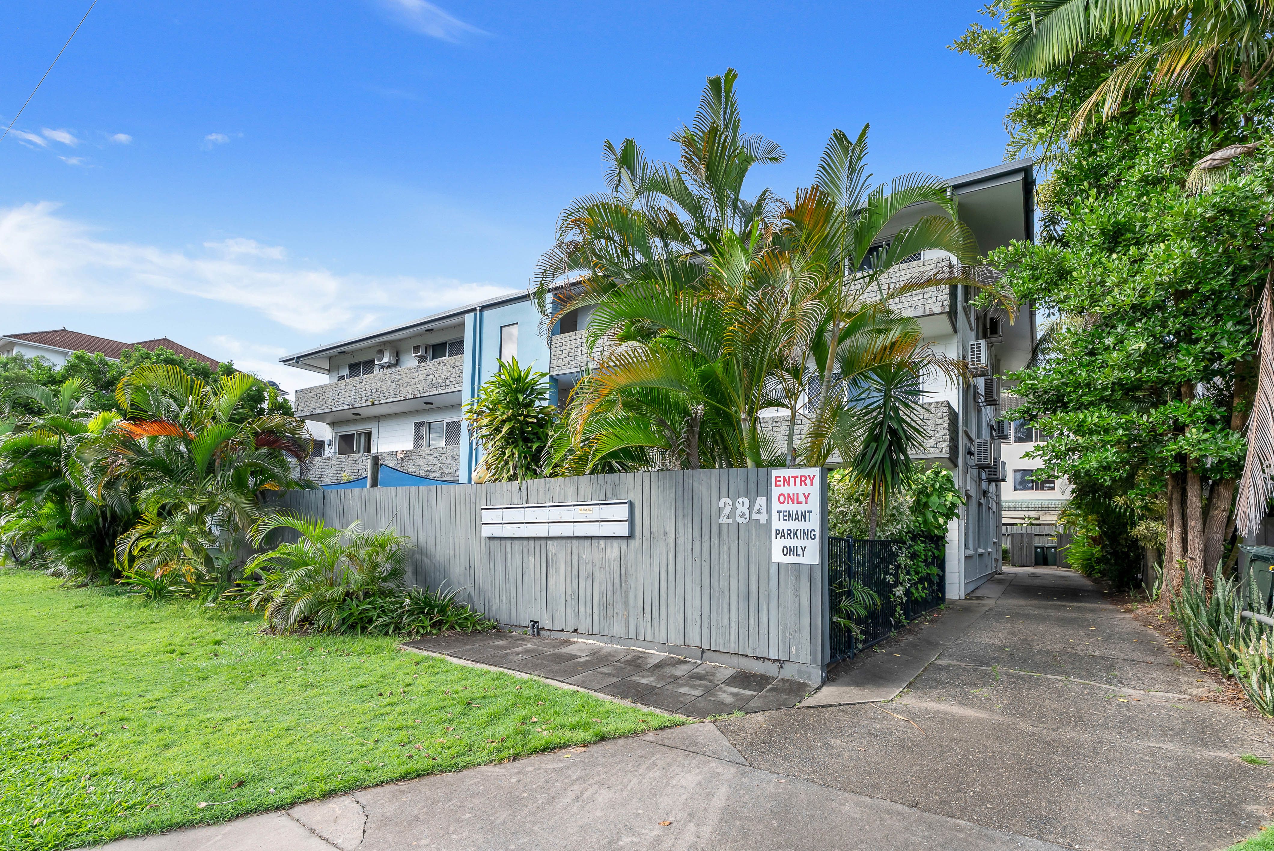 4/284 Lake Street, Cairns North, QLD 4870