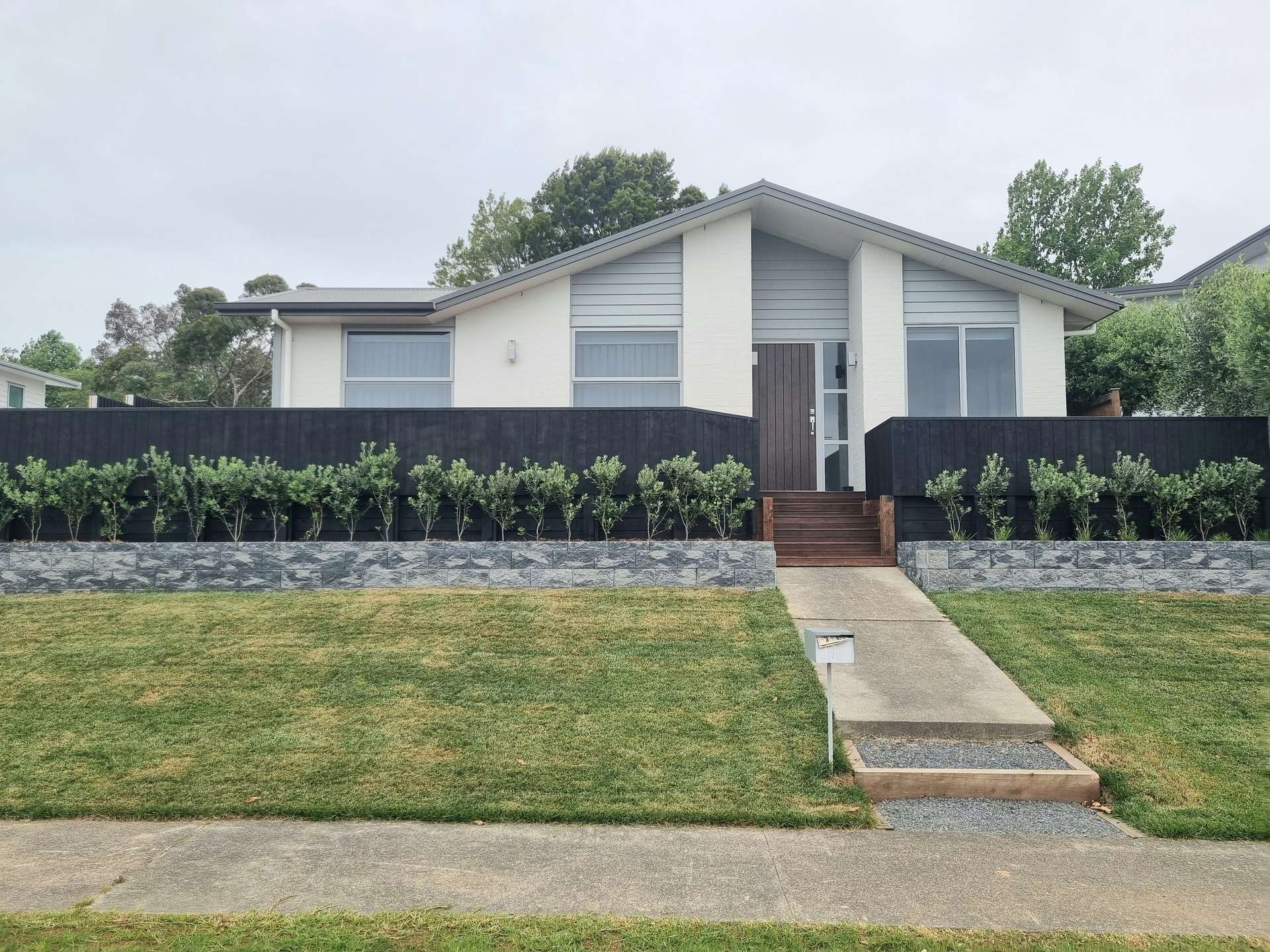 17 Fantail Crescent photo 1