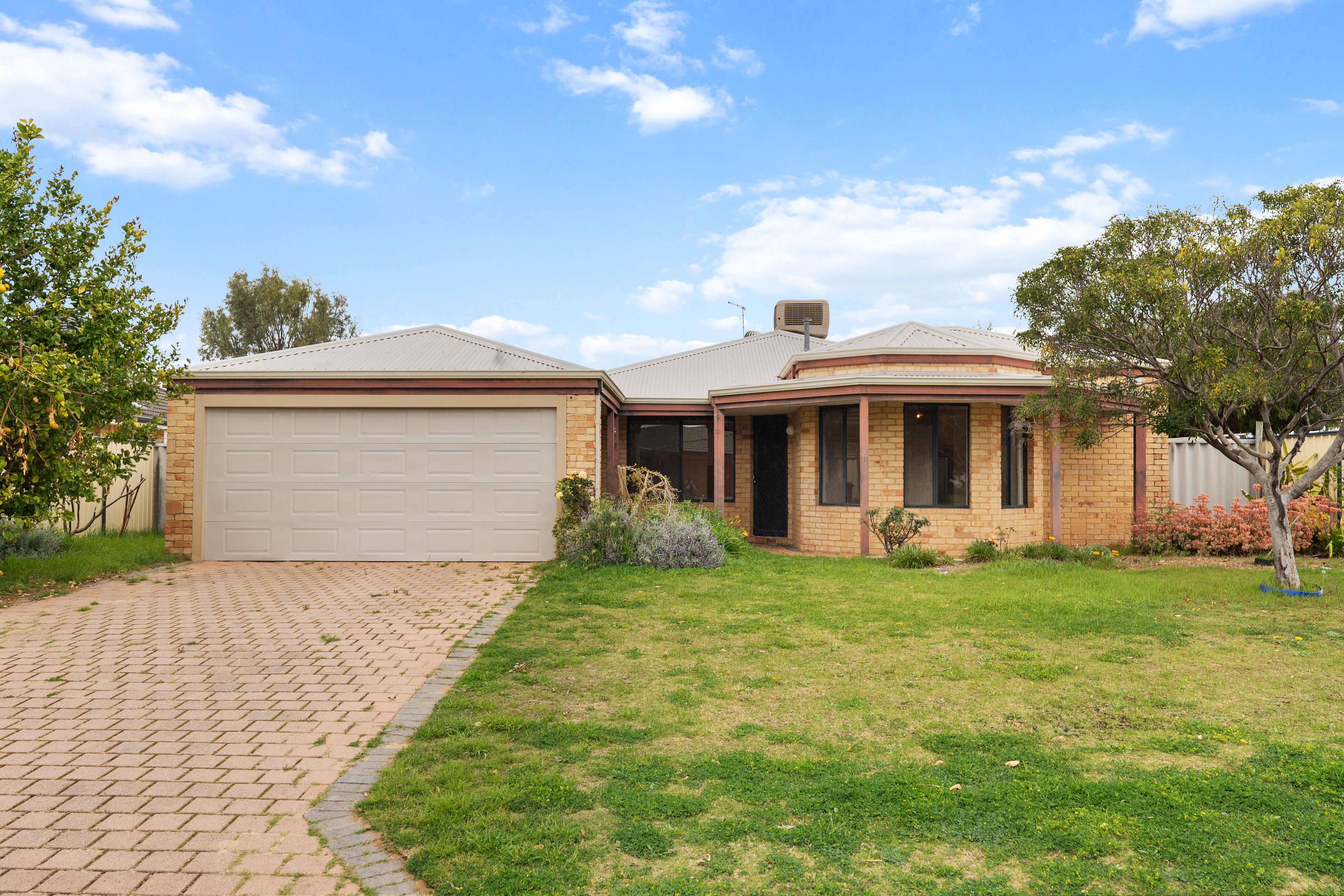2 Grampian Court, Cooloongup WA 6168