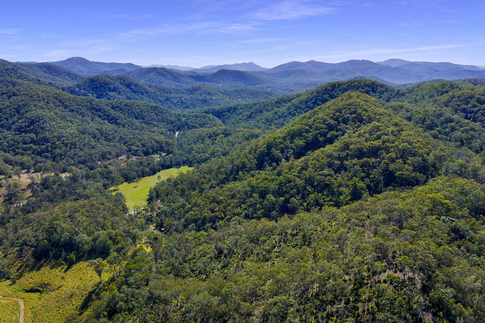 Peaceful Off-Grid Escape Along Amamoor Creek — photo 14 of 16