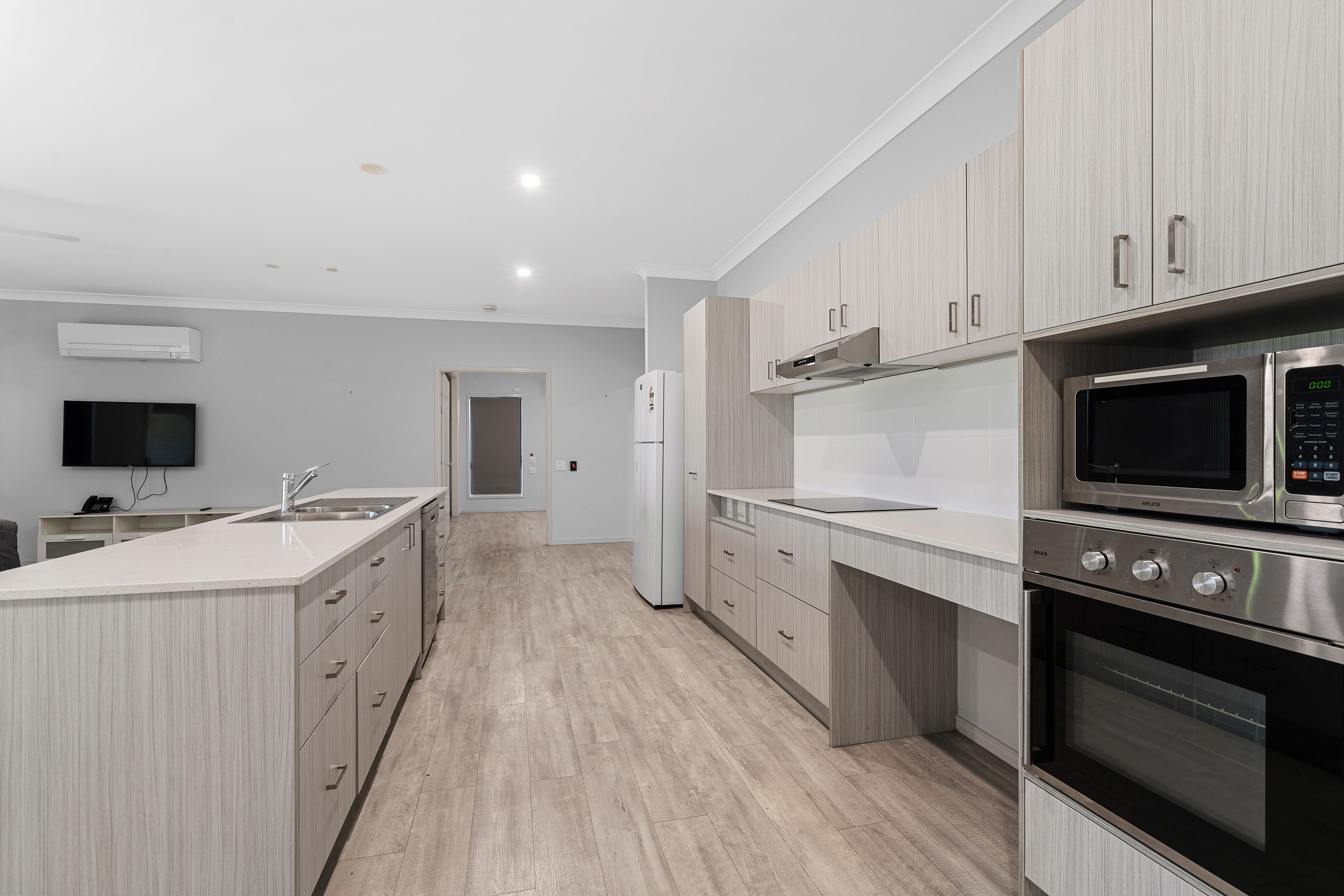 28B Lusitania Street — photo 8 of 17