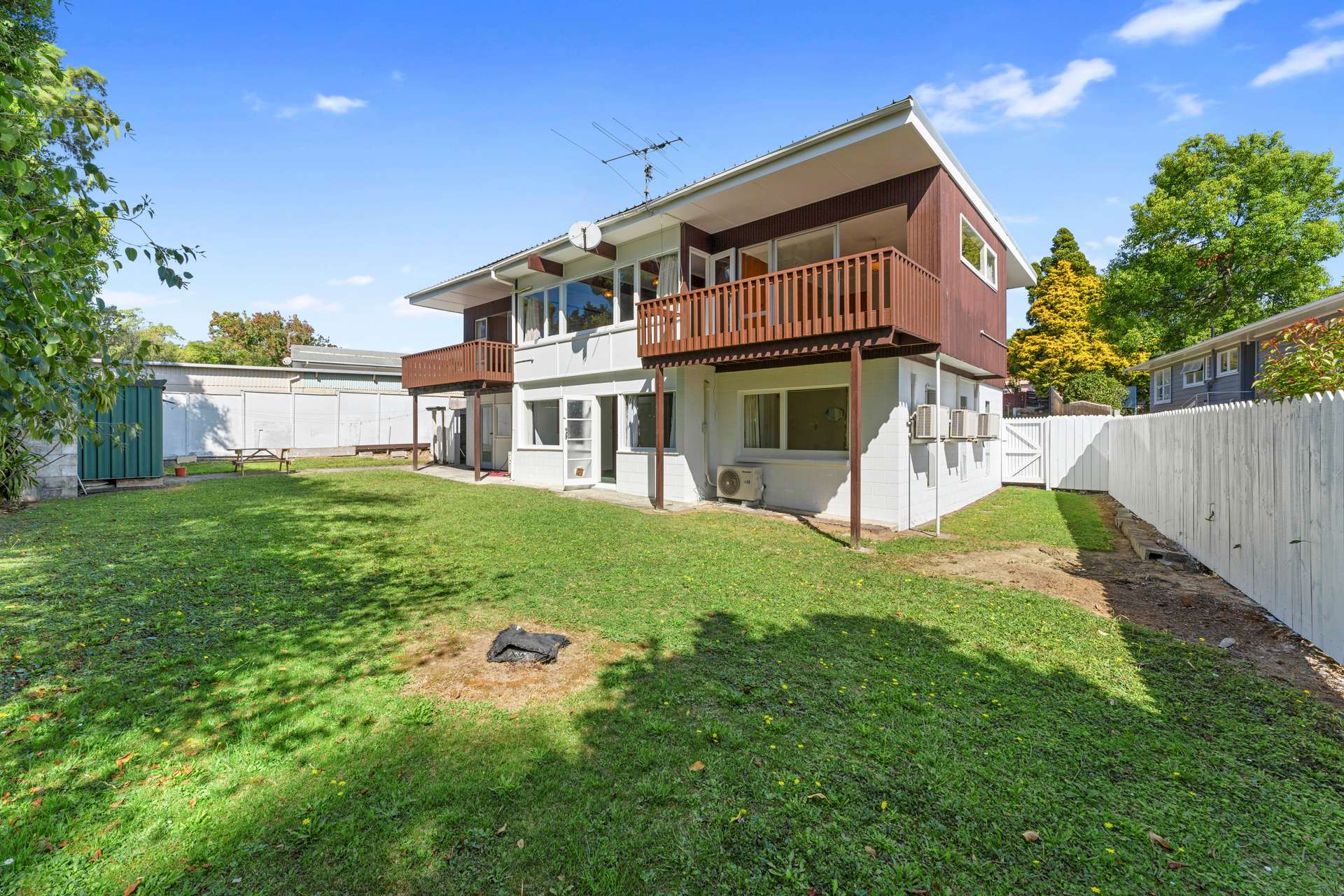 14 Lawrence Crescent photo 10